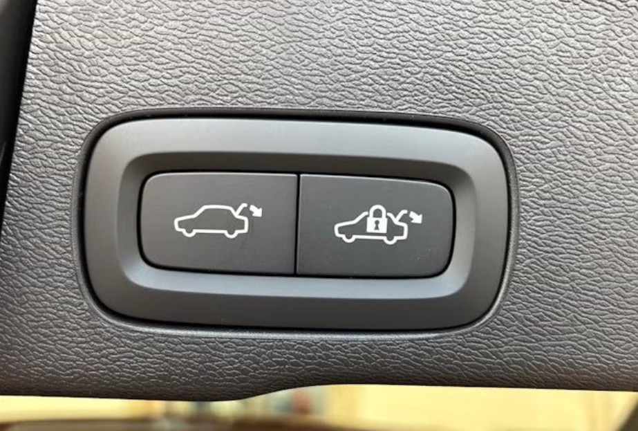 VOLVO XC60 T6 eAWD PluginHybrid Plus Dark Geartronic-image-18