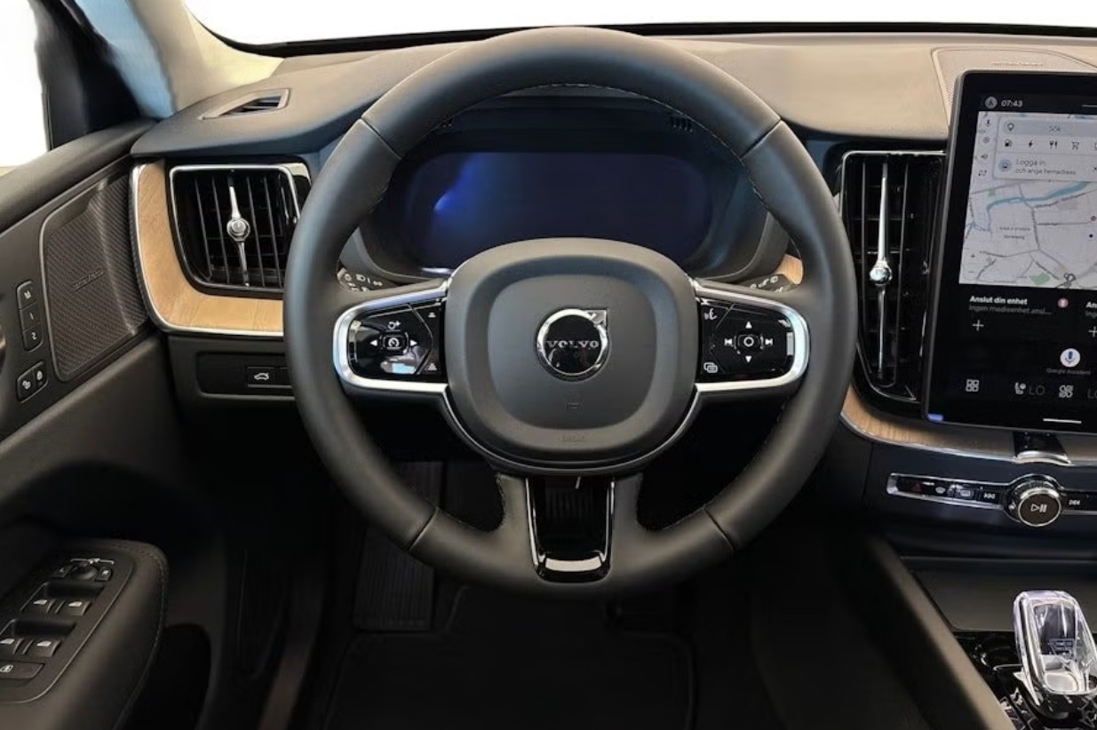 VOLVO XC60 T6 eAWD PluginHybrid Plus Dark Geartronic-image-8