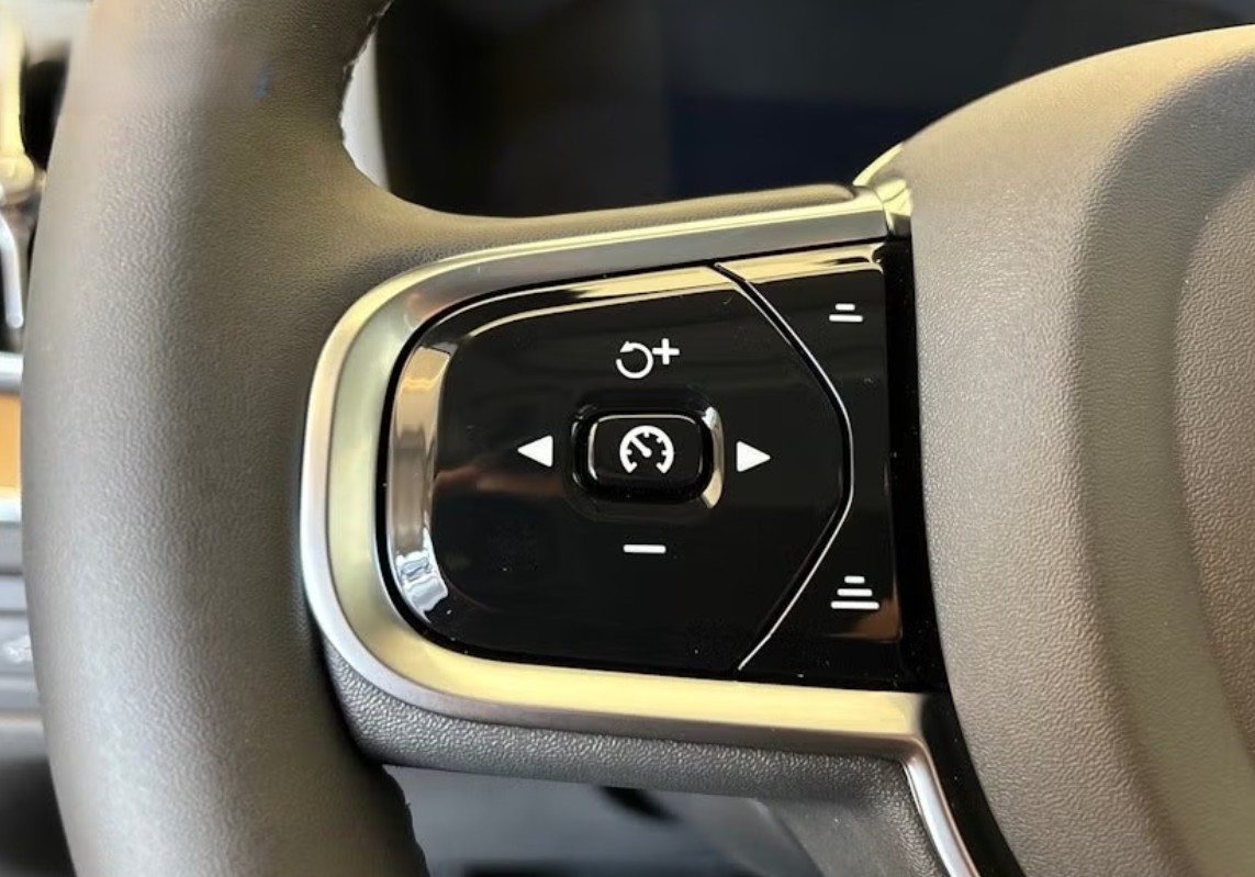 VOLVO XC60 T6 eAWD PluginHybrid Plus Dark Geartronic-image-9
