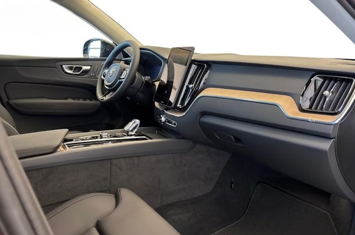 VOLVO XC60 T6 eAWD PluginHybrid Plus Dark Geartronic-image-6