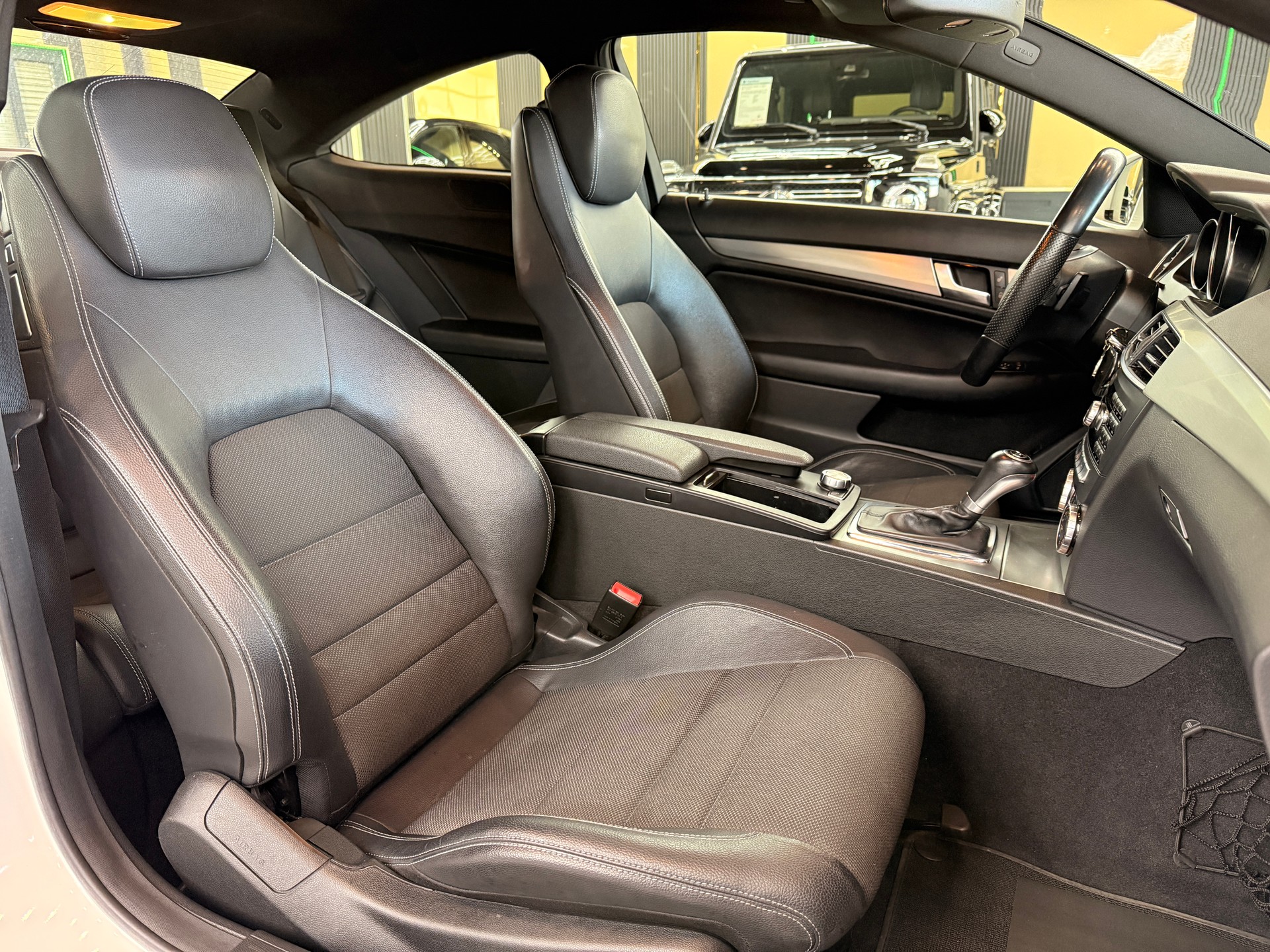MERCEDES-BENZ C 180 Coupé 7G-Tronic-image-11