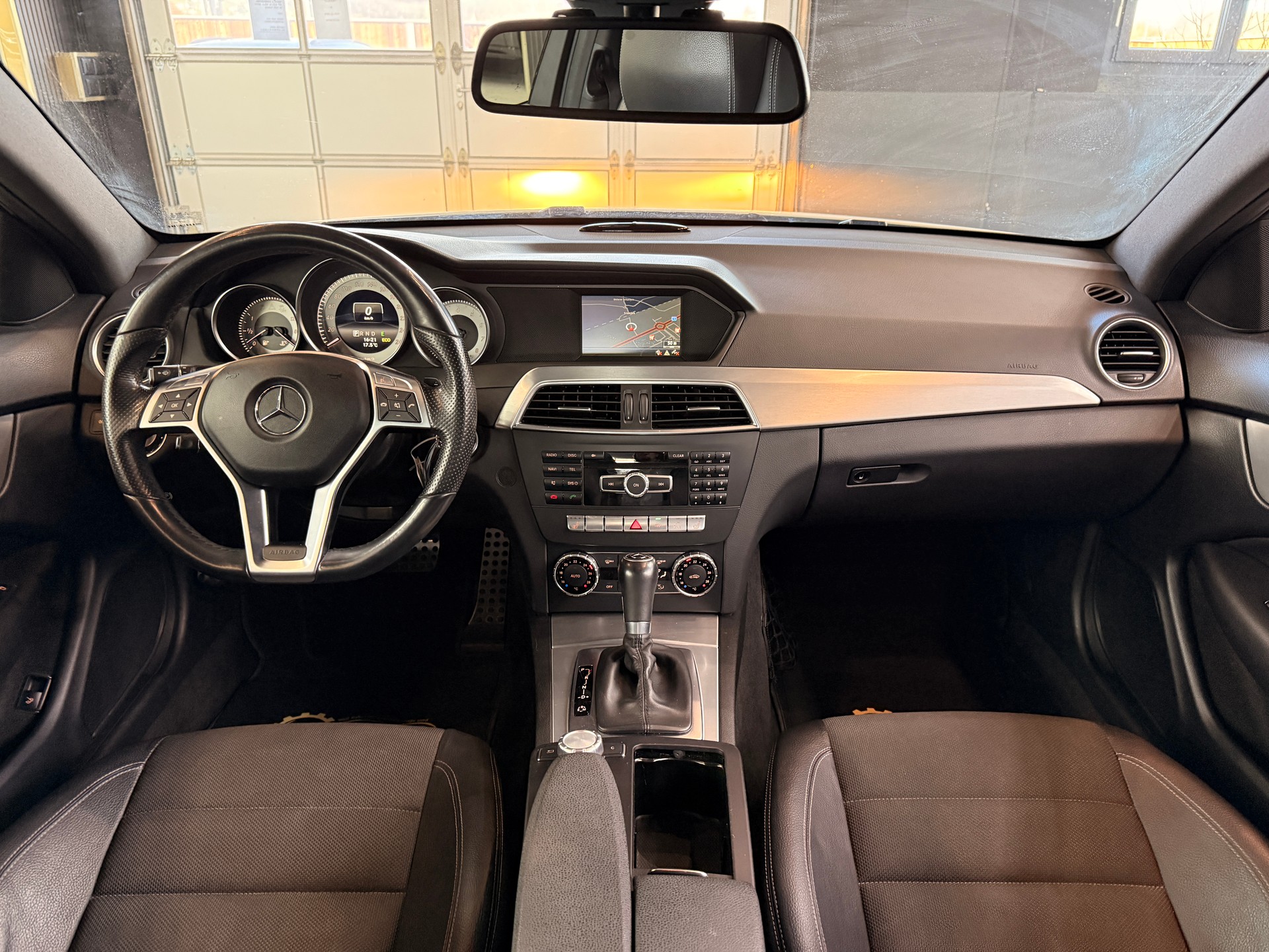 MERCEDES-BENZ C 180 Coupé 7G-Tronic-image-12