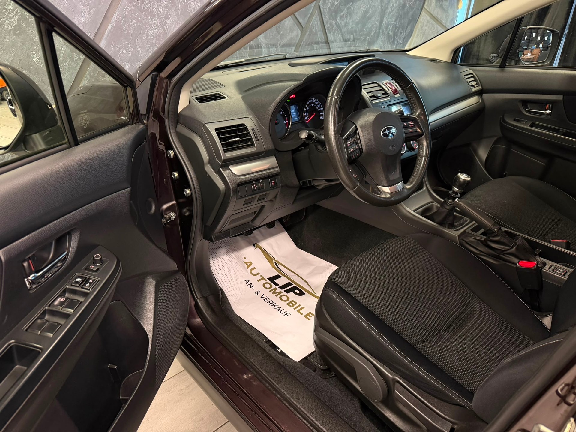 SUBARU XV 2.0D Swiss Two AWD-image-9