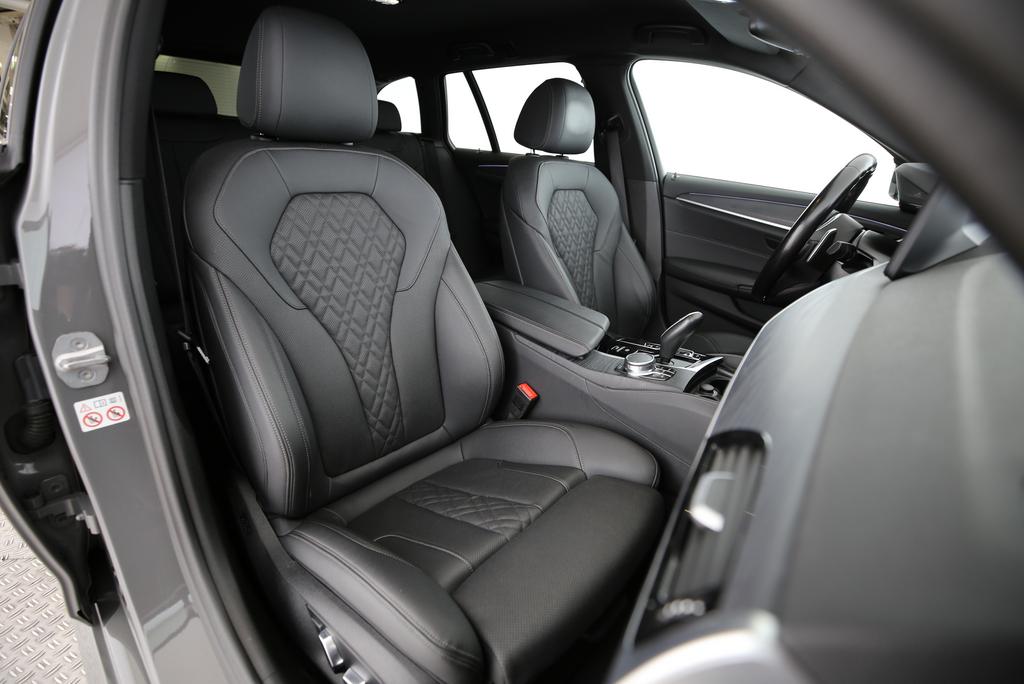 BMW 530e xDrive SAG Touring-image-14