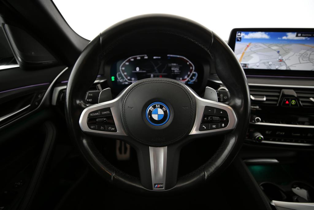 BMW 530e xDrive SAG Touring-image-5