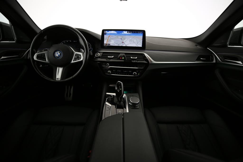 BMW 530e xDrive SAG Touring-image-4