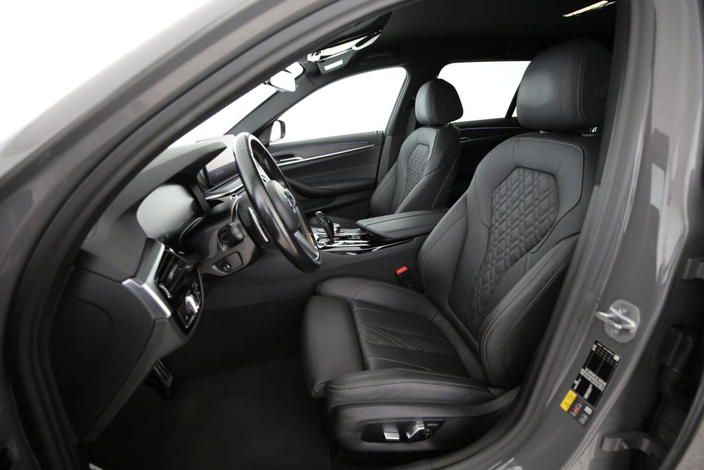 BMW 530e xDrive SAG Touring-image-3