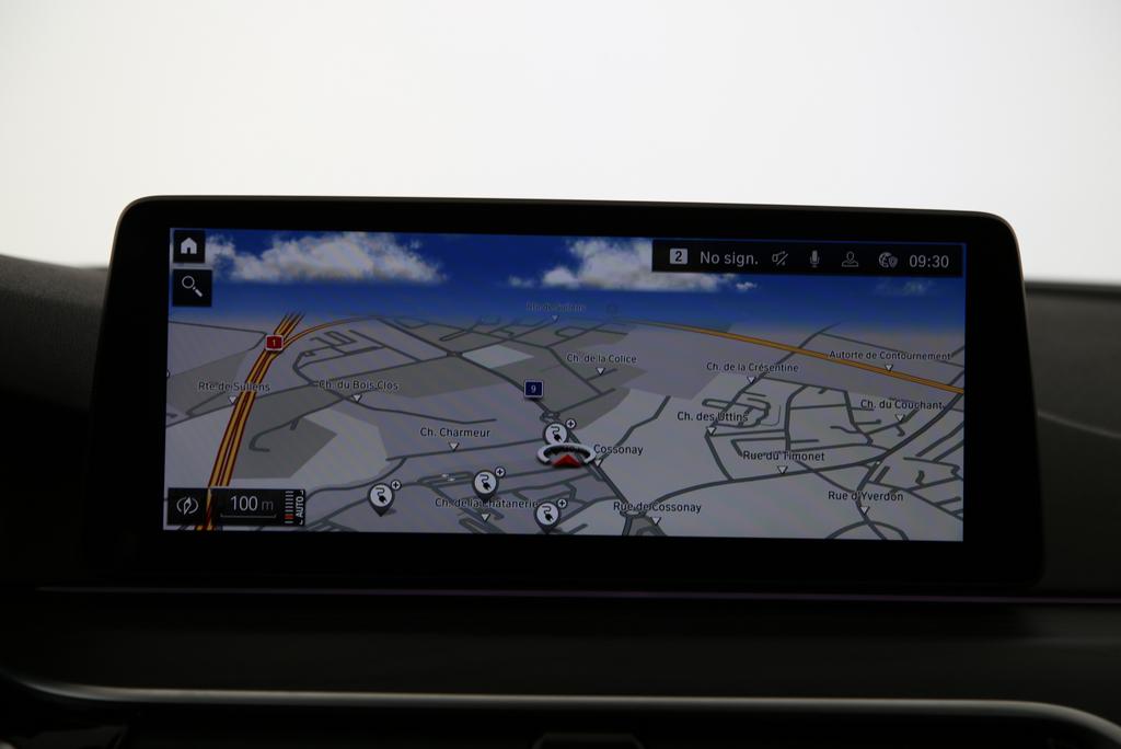 BMW 530e xDrive SAG Touring-image-9