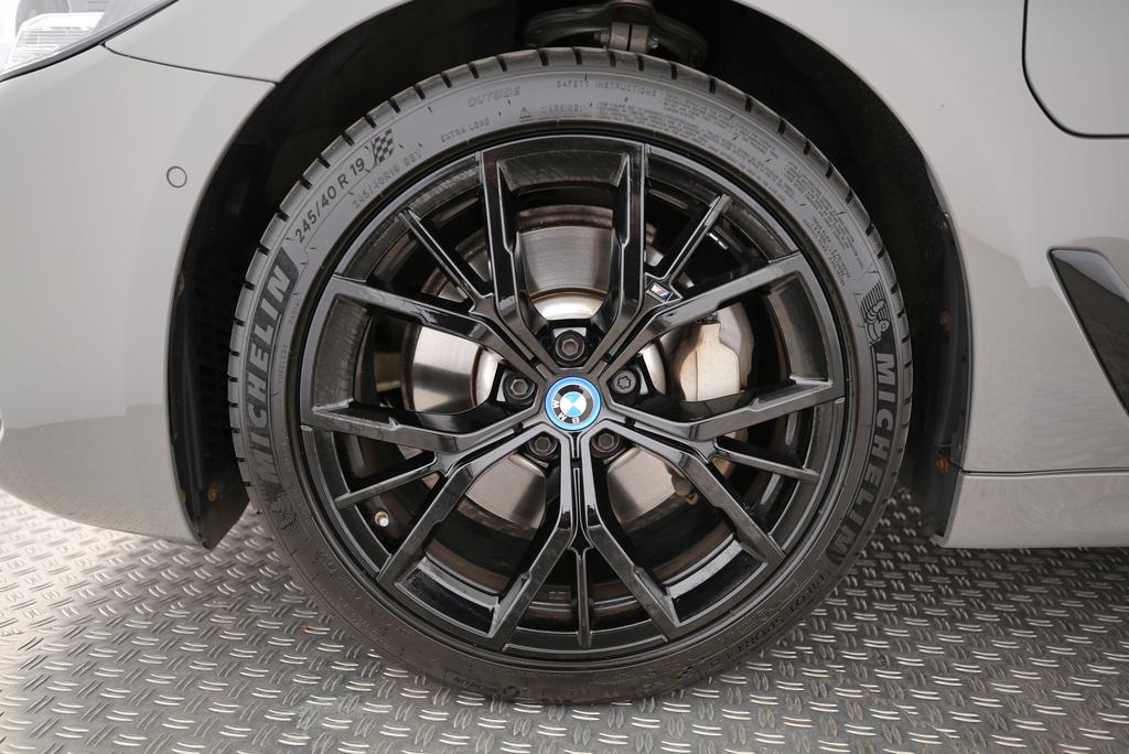 BMW 530e xDrive SAG Touring-image-18