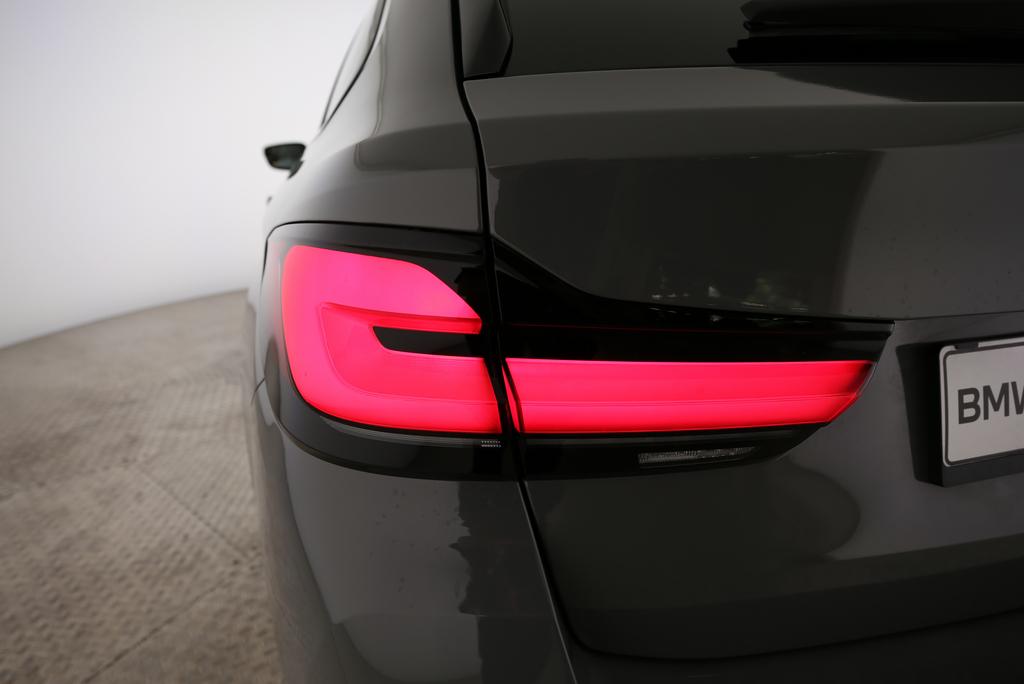 BMW 530e xDrive SAG Touring-image-17