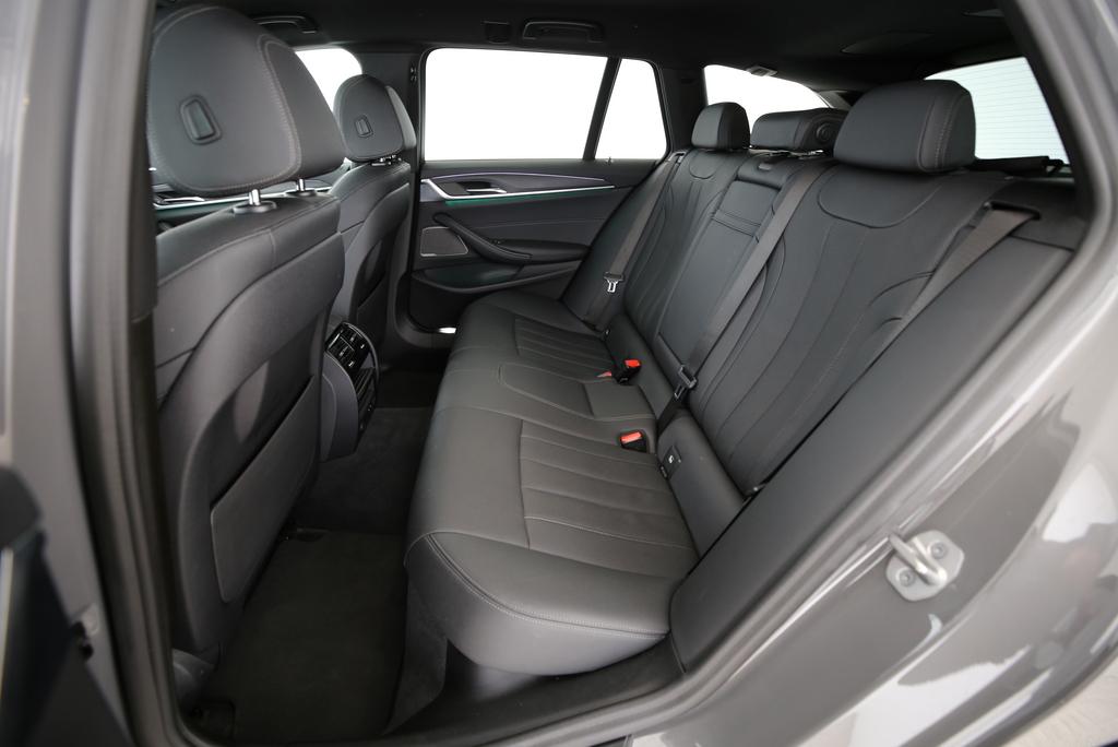 BMW 530e xDrive SAG Touring-image-13