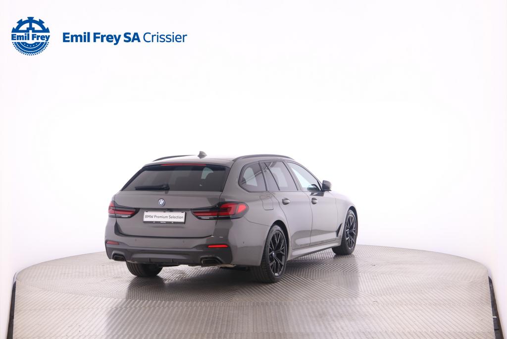 BMW 530e xDrive SAG Touring-image-2