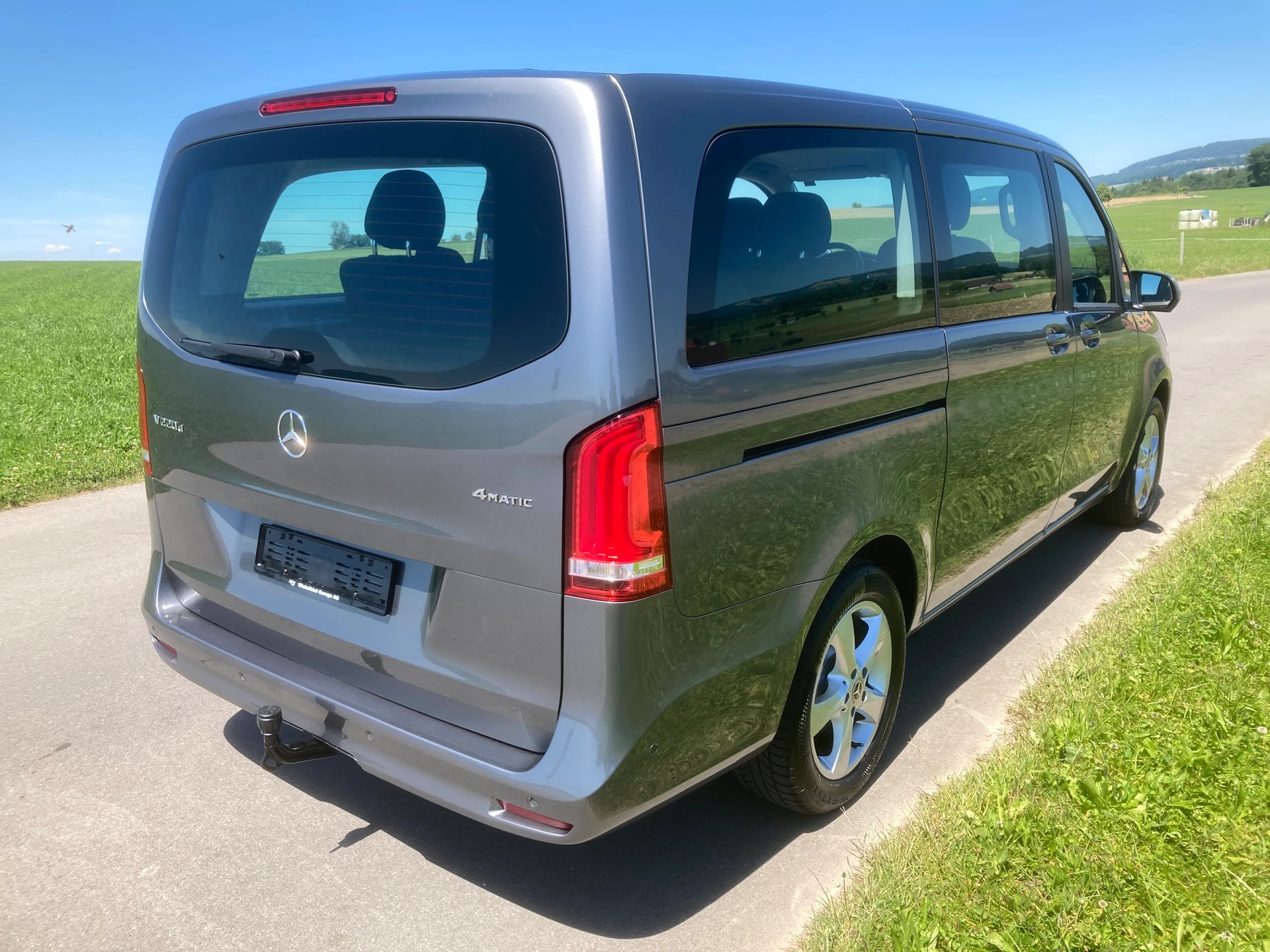 MERCEDES-BENZ V 220 d lang 4Matic 9G-Tronic mit Anhängerkupplung-image-2