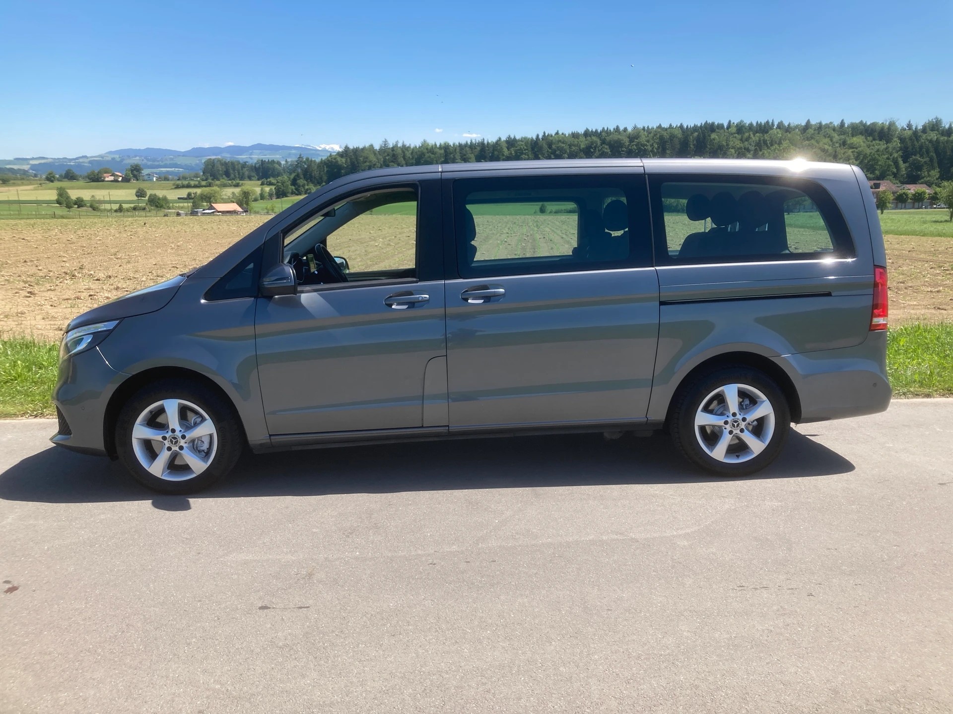 MERCEDES-BENZ V 220 d lang 4Matic 9G-Tronic mit Anhängerkupplung-image-4