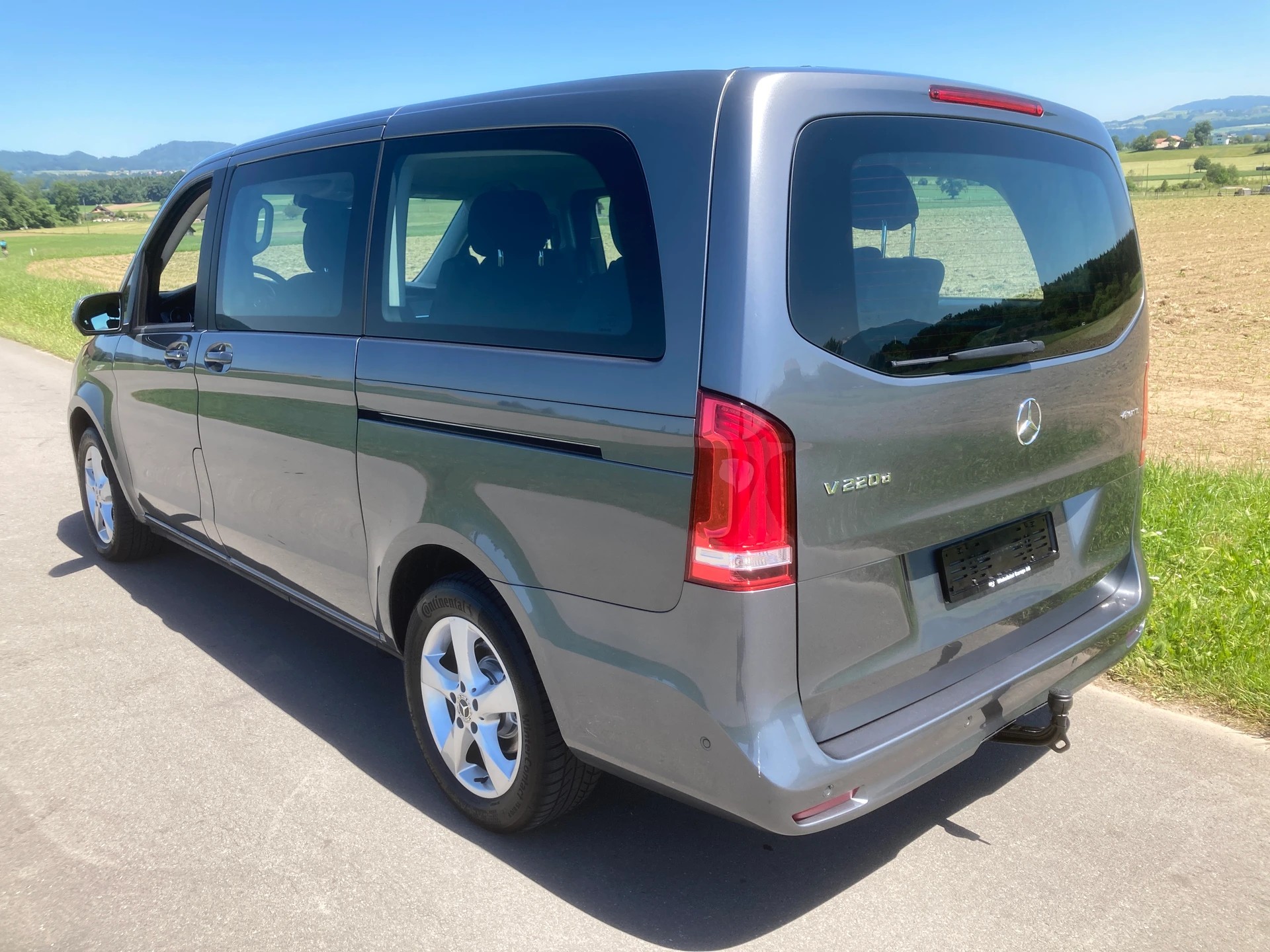 MERCEDES-BENZ V 220 d lang 4Matic 9G-Tronic mit Anhängerkupplung-image-3