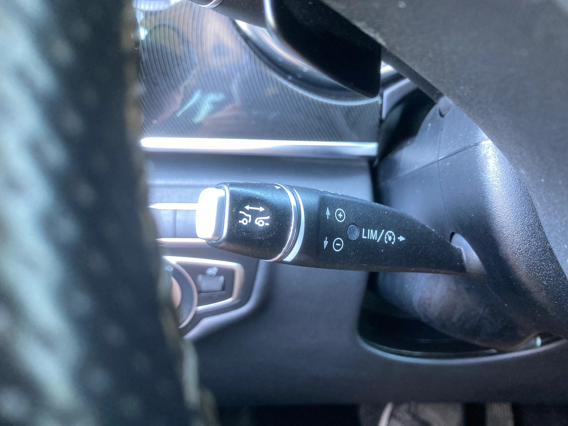 MERCEDES-BENZ V 220 d lang 4Matic 9G-Tronic mit Anhängerkupplung-image-12