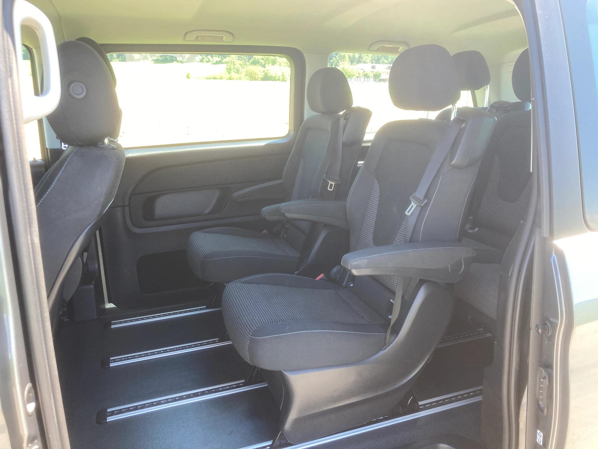 MERCEDES-BENZ V 220 d lang 4Matic 9G-Tronic mit Anhängerkupplung-image-8