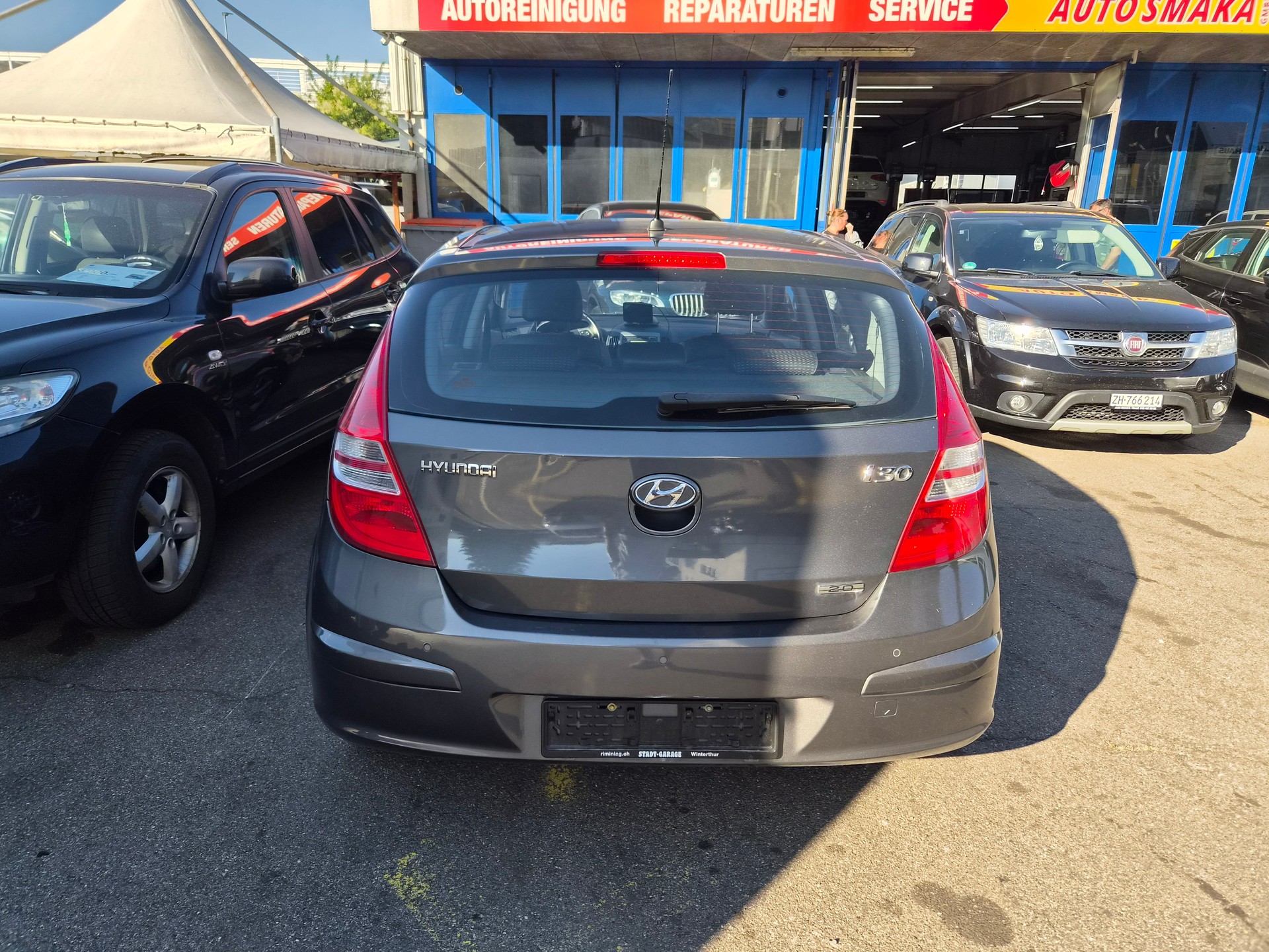 HYUNDAI i30 2.0 Premium-image-4
