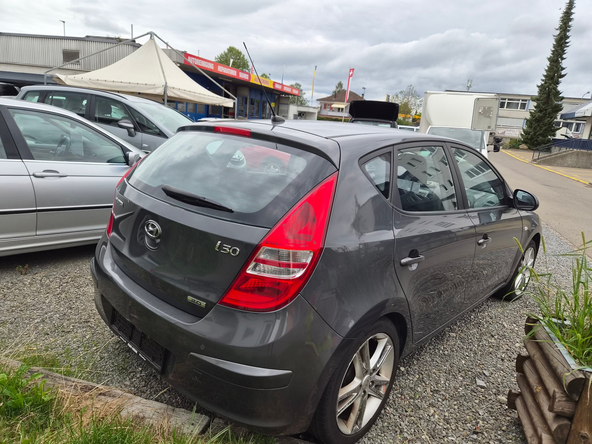 HYUNDAI i30 2.0 Premium-image-4
