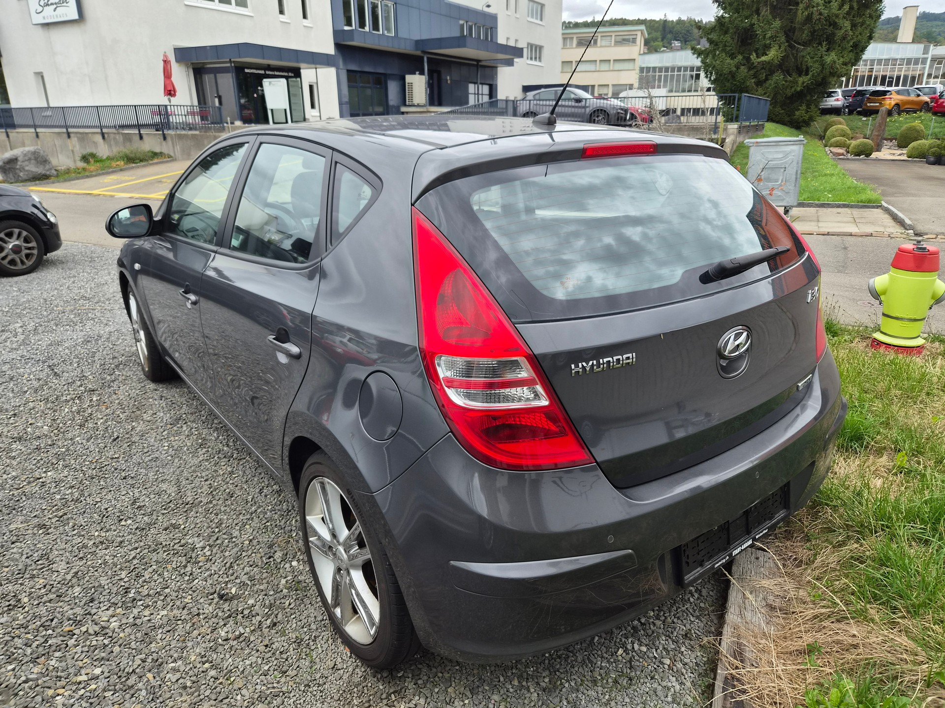 HYUNDAI i30 2.0 Premium-image-3