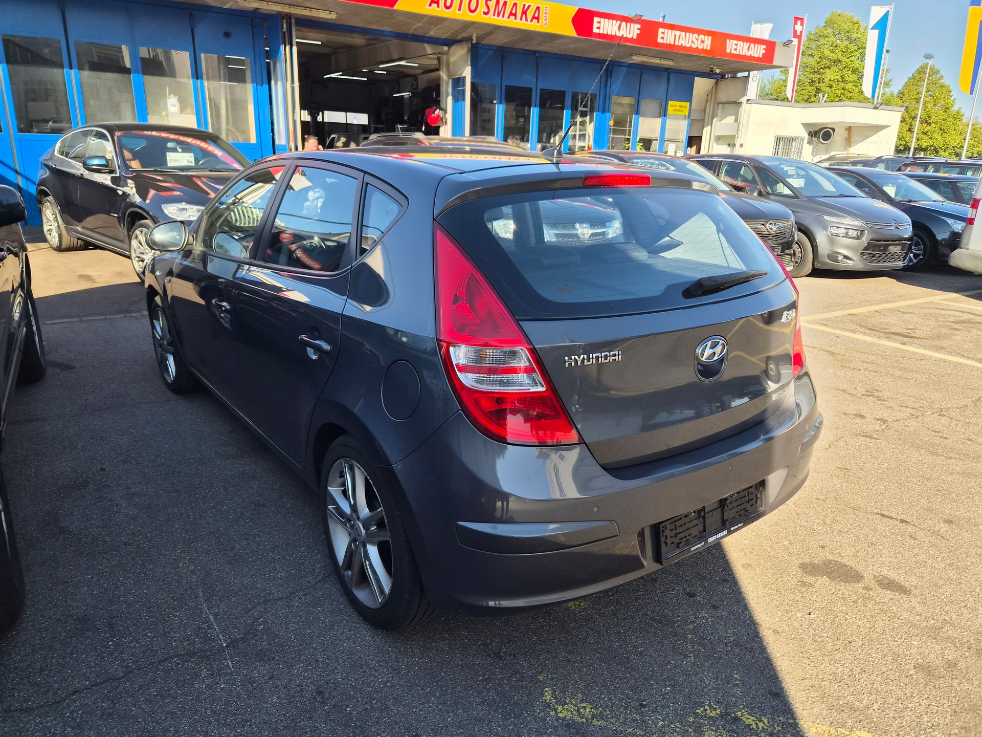 HYUNDAI i30 2.0 Premium-image-3