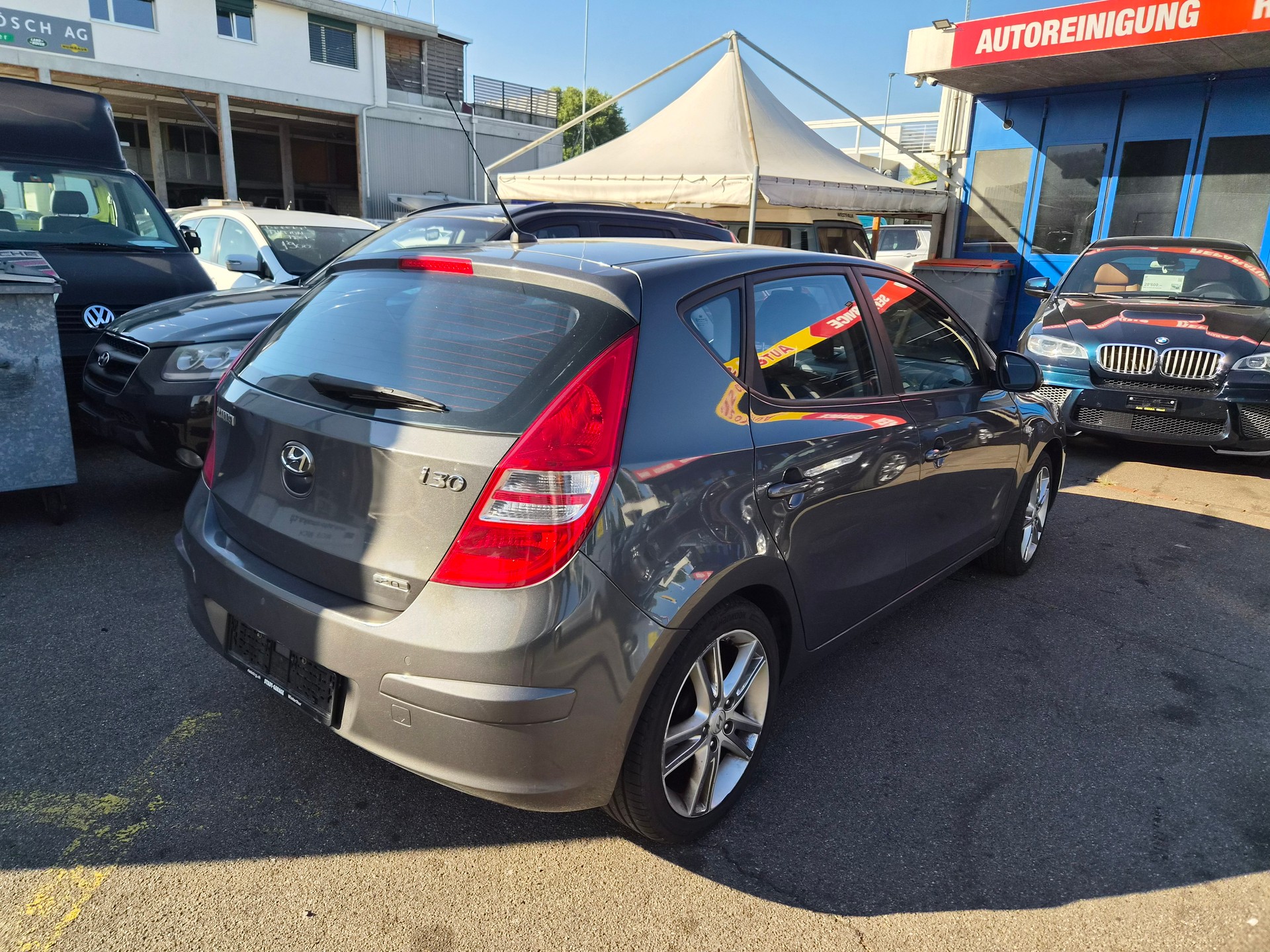 HYUNDAI i30 2.0 Premium-image-5