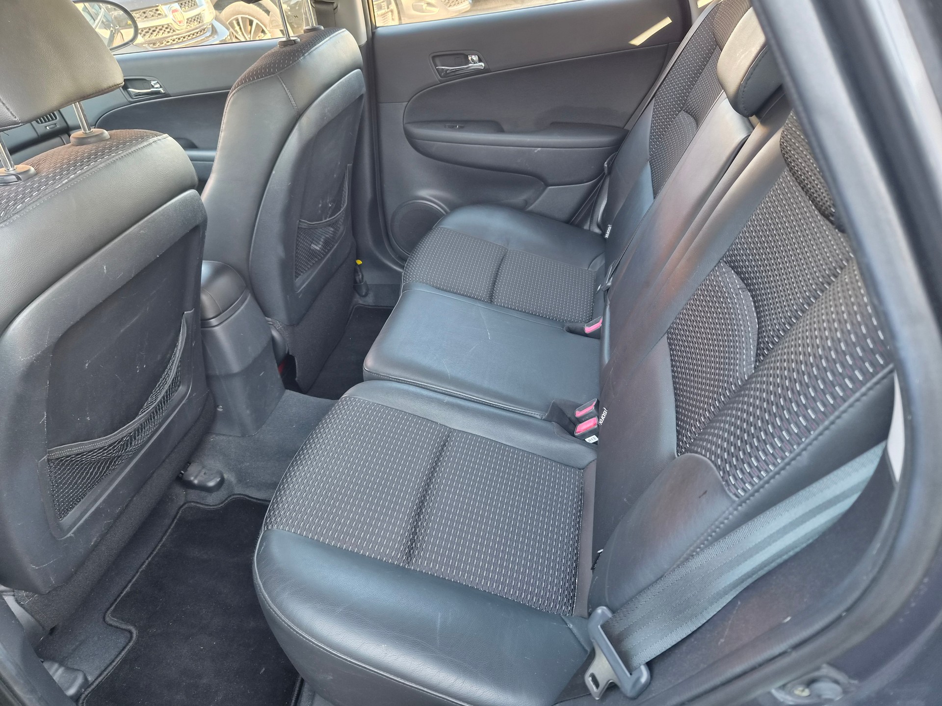 HYUNDAI i30 2.0 Premium-image-7