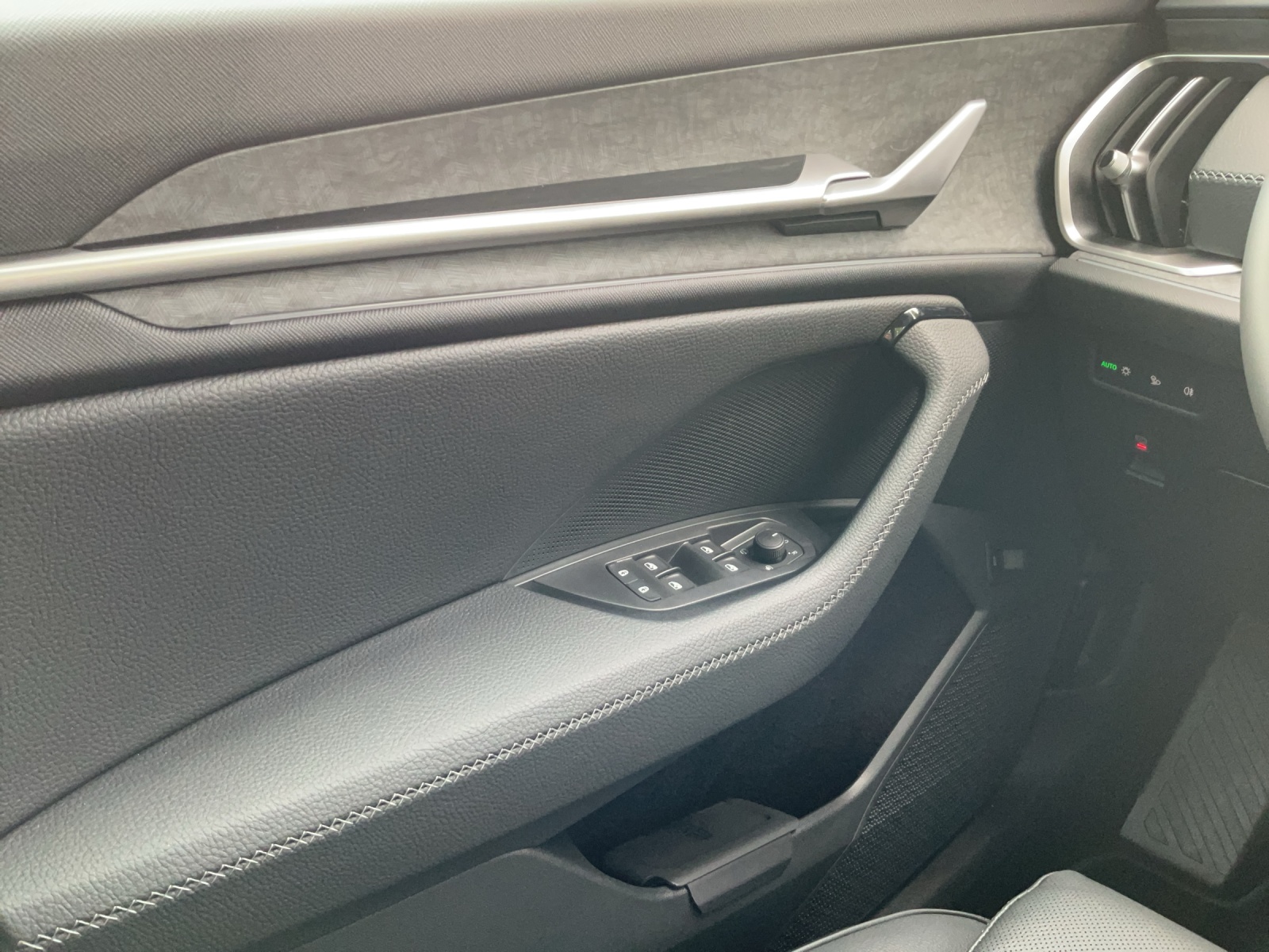SKODA Kodiaq 2.0 TSI Dynamic 4x4-image-12