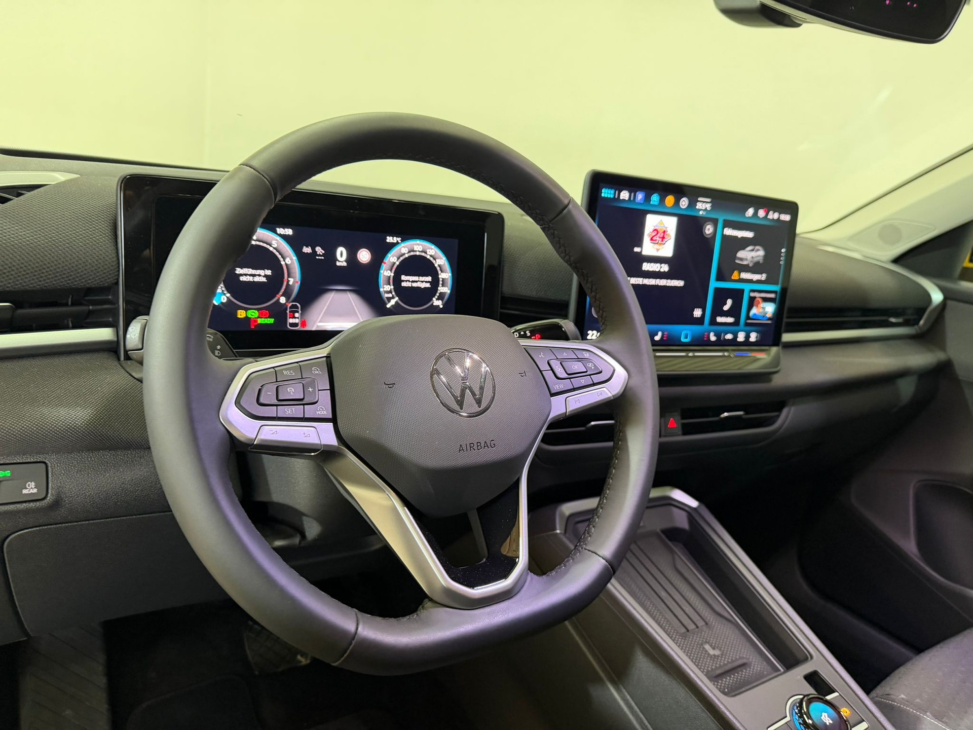VW T-Roc 1.5 eTSI mHEV Life DSG-image-6