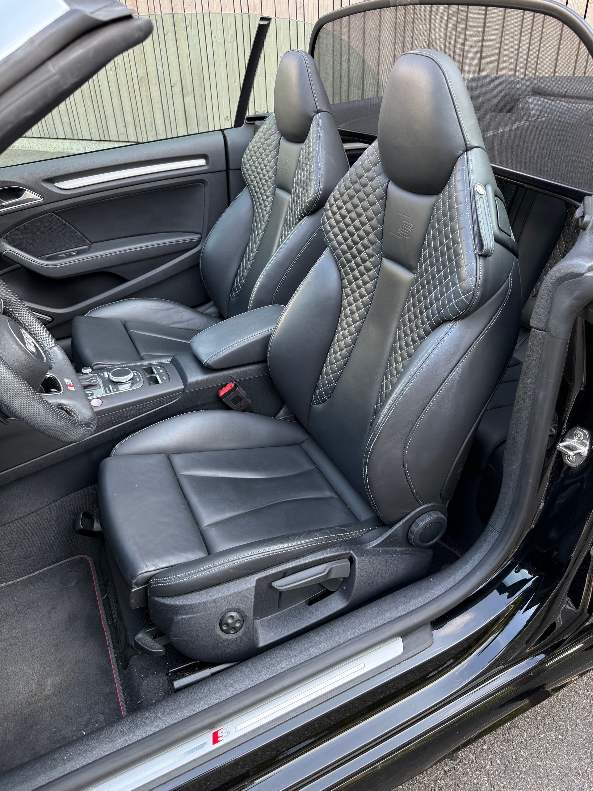AUDI S3 Cabrio 2.0 T FSI quattro S-Tronic-image-3