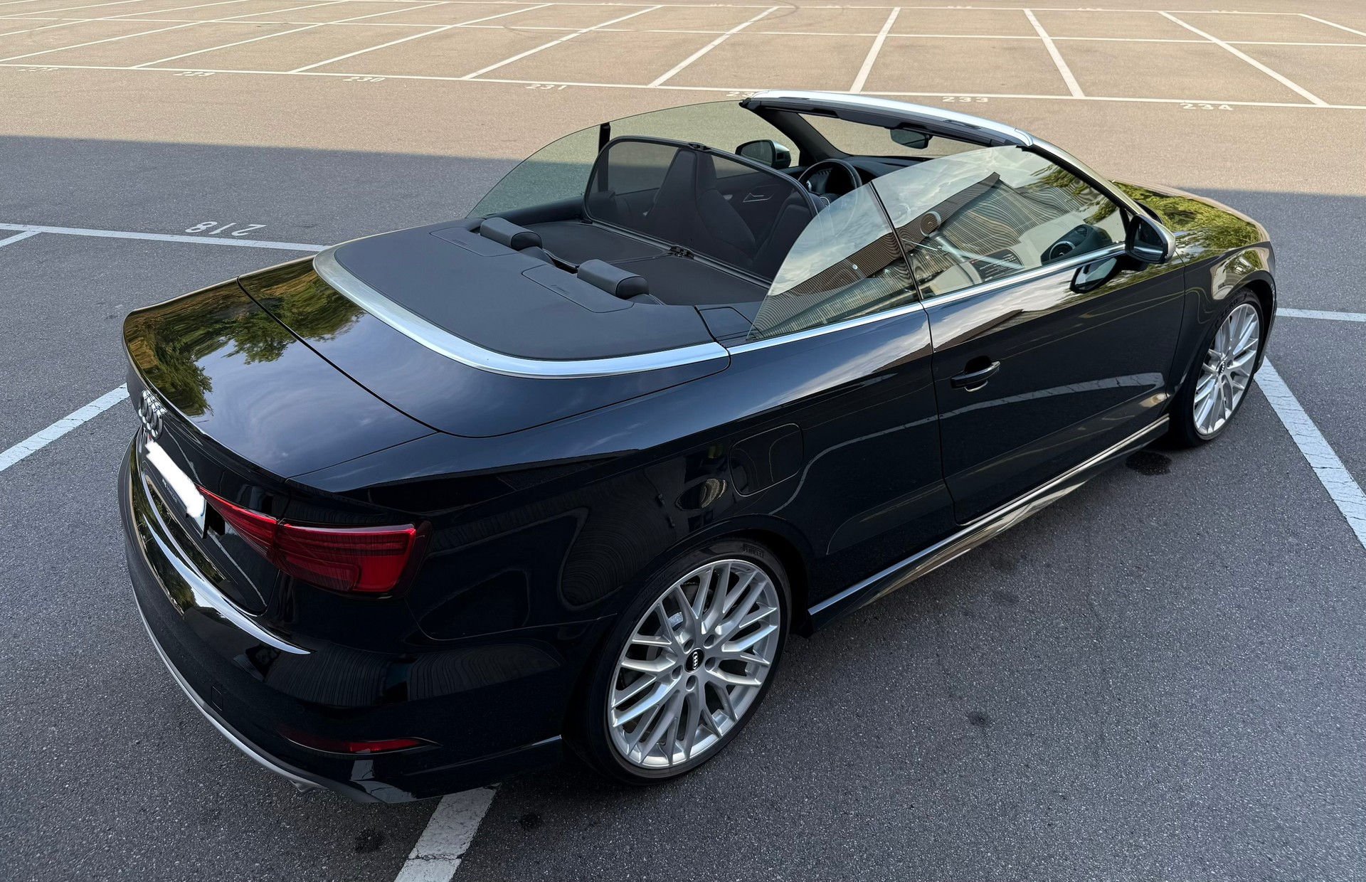 AUDI S3 Cabrio 2.0 T FSI quattro S-Tronic-image-6