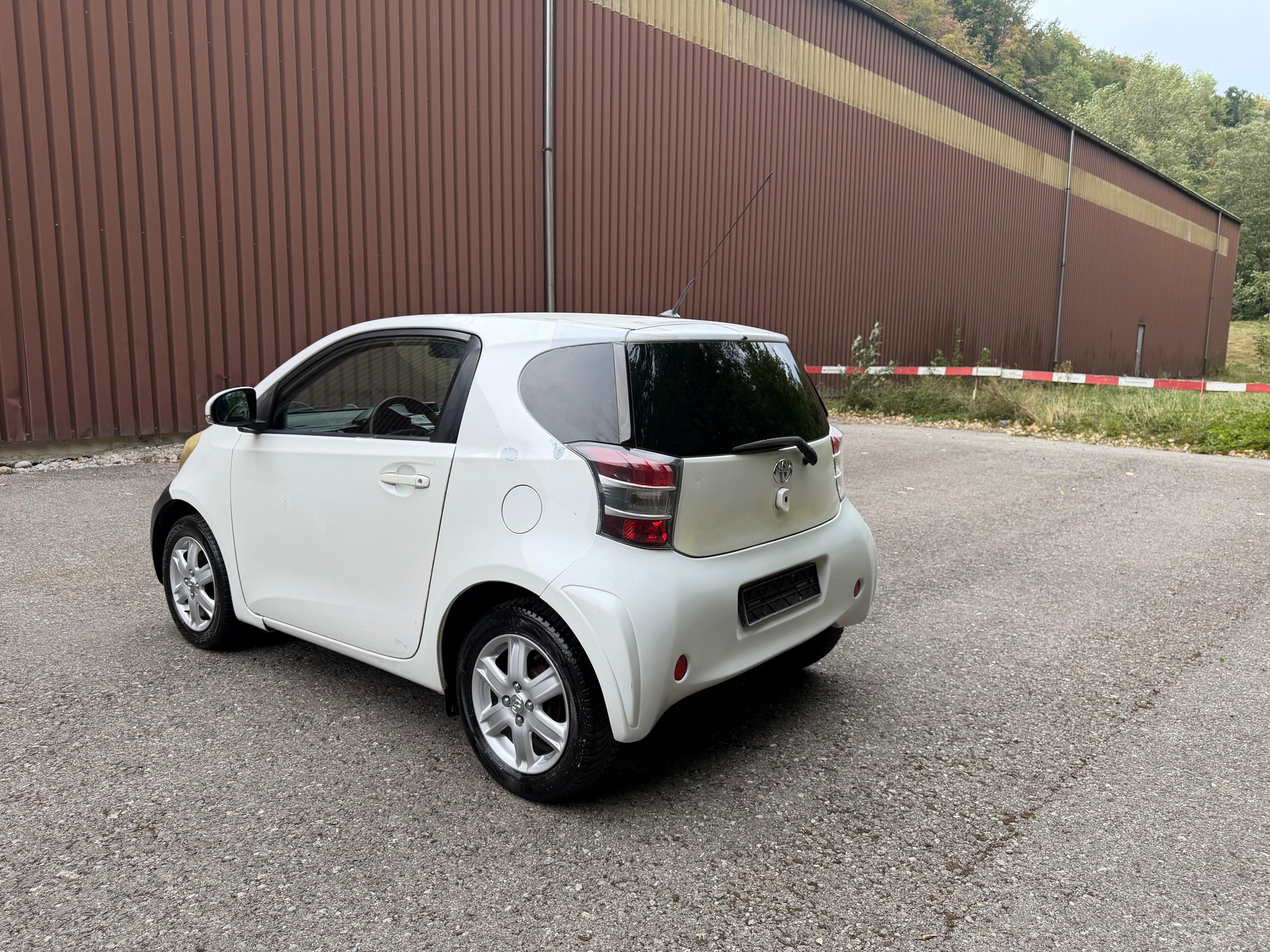 TOYOTA iQ2 1.0 VVT-i-image-4