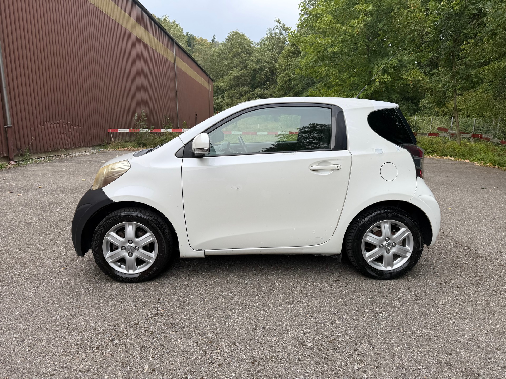 TOYOTA iQ2 1.0 VVT-i-image-2
