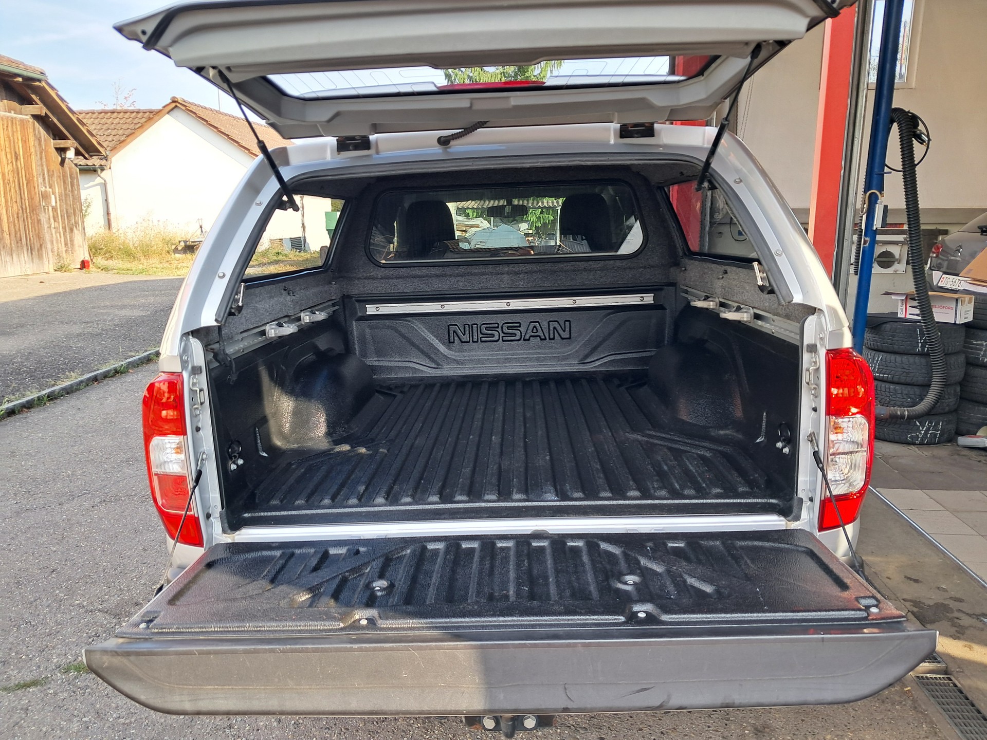 NISSAN Navara King Cab N-Connecta 2.3 dCi 4WD-image-17