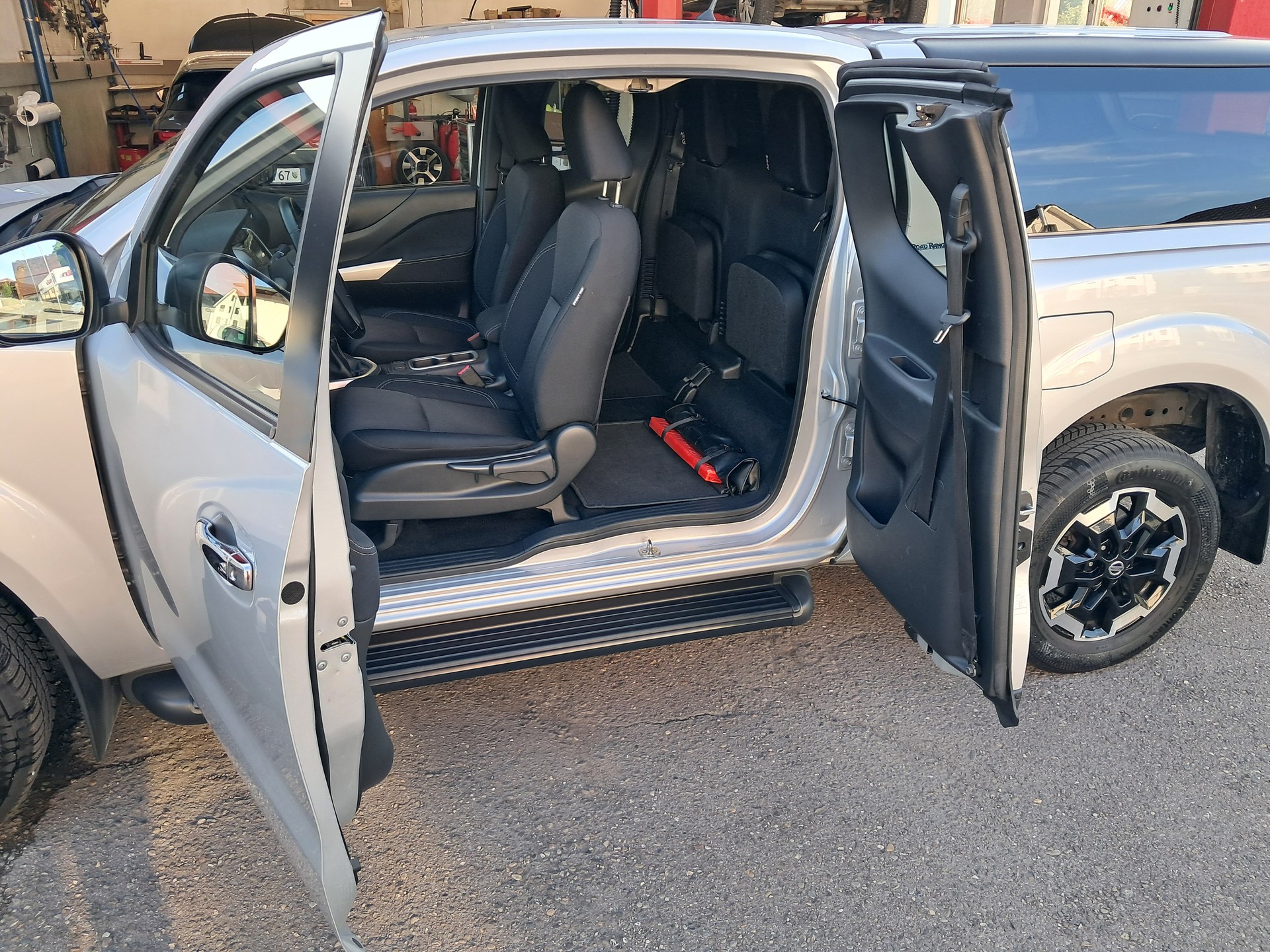 NISSAN Navara King Cab N-Connecta 2.3 dCi 4WD-image-7