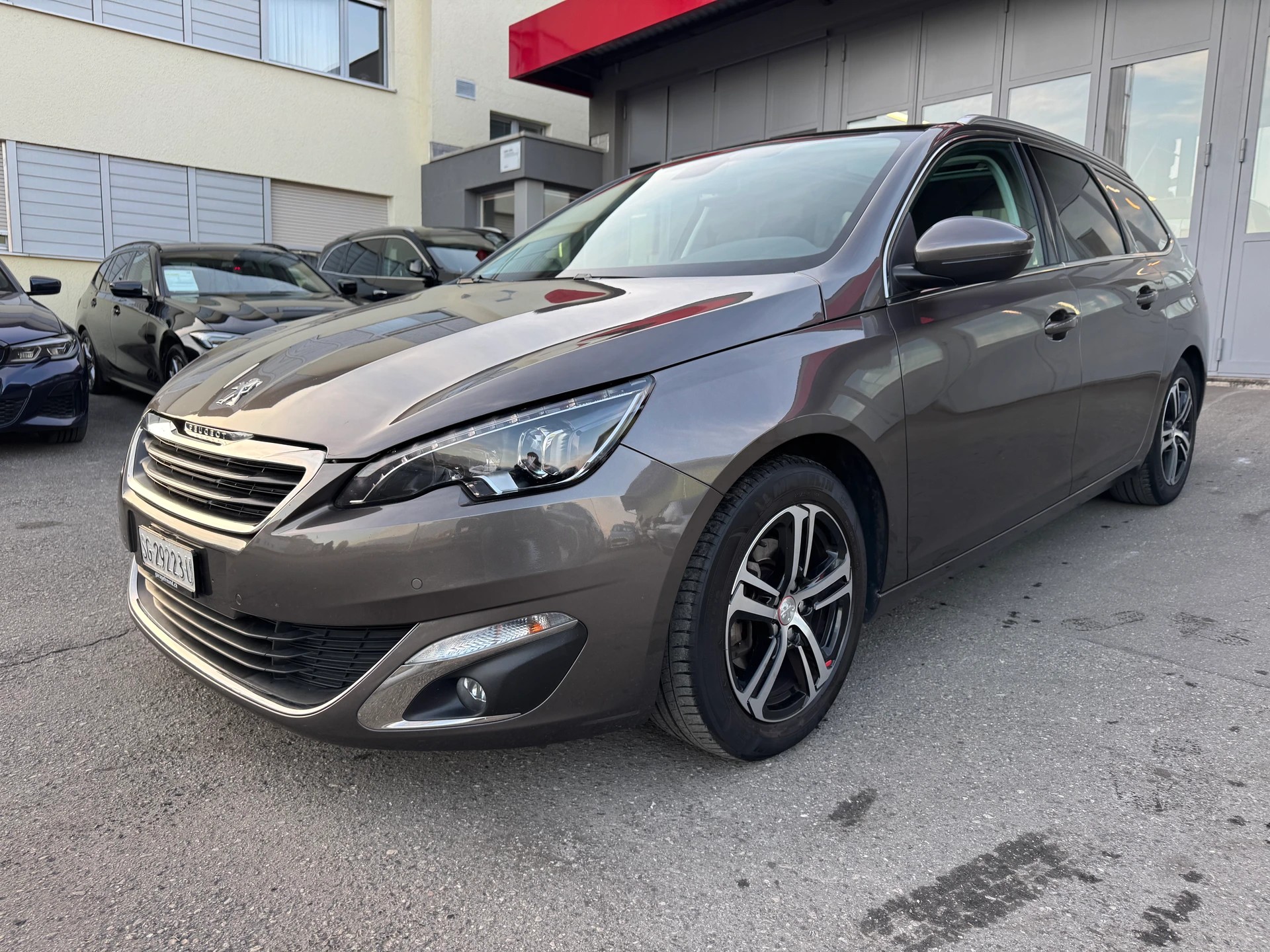 PEUGEOT 308 SW 1.2 THP Allure-image-5