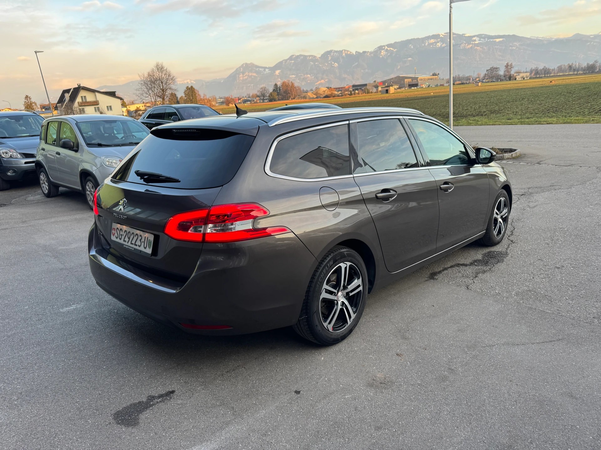 PEUGEOT 308 SW 1.2 THP Allure-image-9