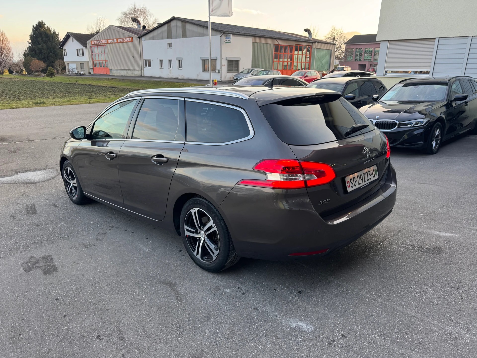 PEUGEOT 308 SW 1.2 THP Allure-image-7