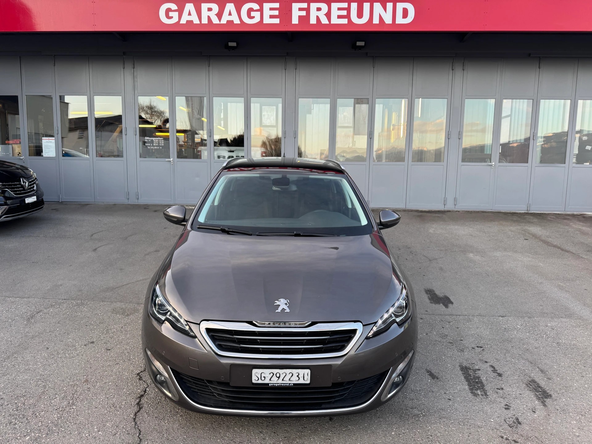 PEUGEOT 308 SW 1.2 THP Allure-image-4