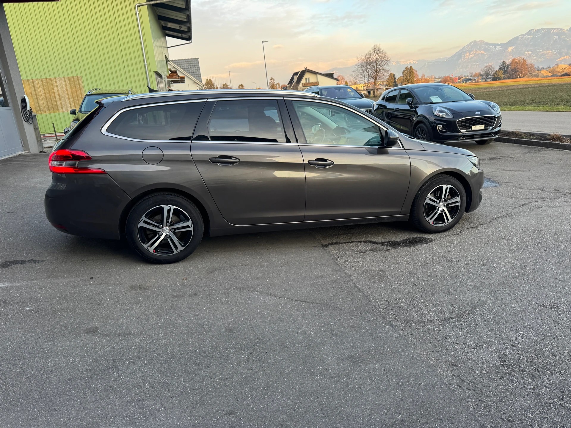 PEUGEOT 308 SW 1.2 THP Allure-image-10