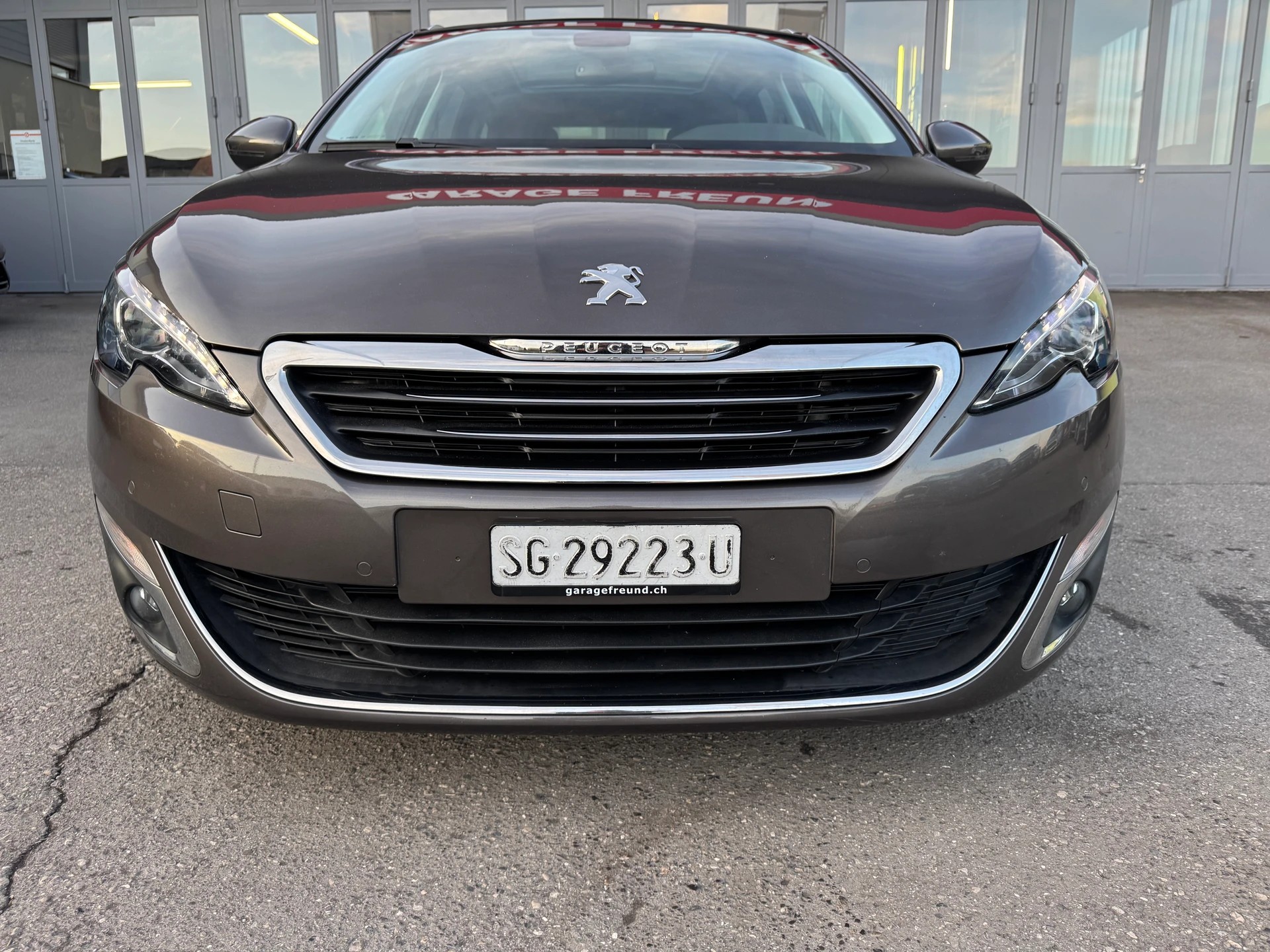 PEUGEOT 308 SW 1.2 THP Allure-image-2