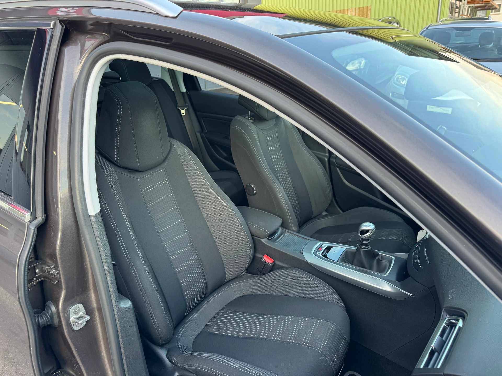 PEUGEOT 308 SW 1.2 THP Allure-image-15