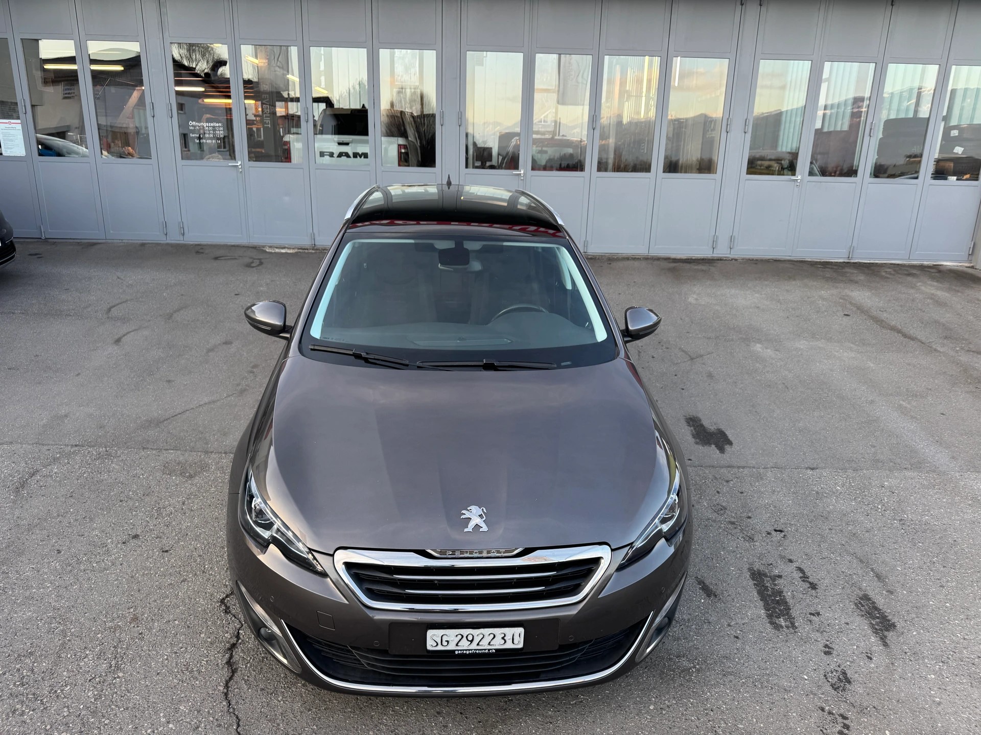 PEUGEOT 308 SW 1.2 THP Allure-image-12