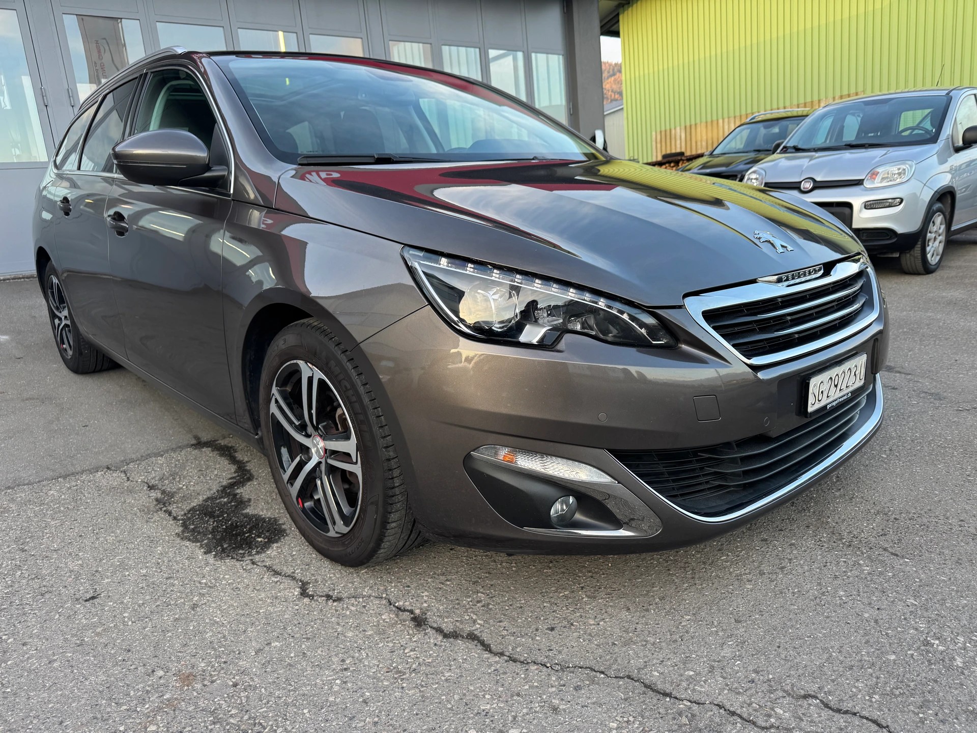 PEUGEOT 308 SW 1.2 THP Allure-image-1
