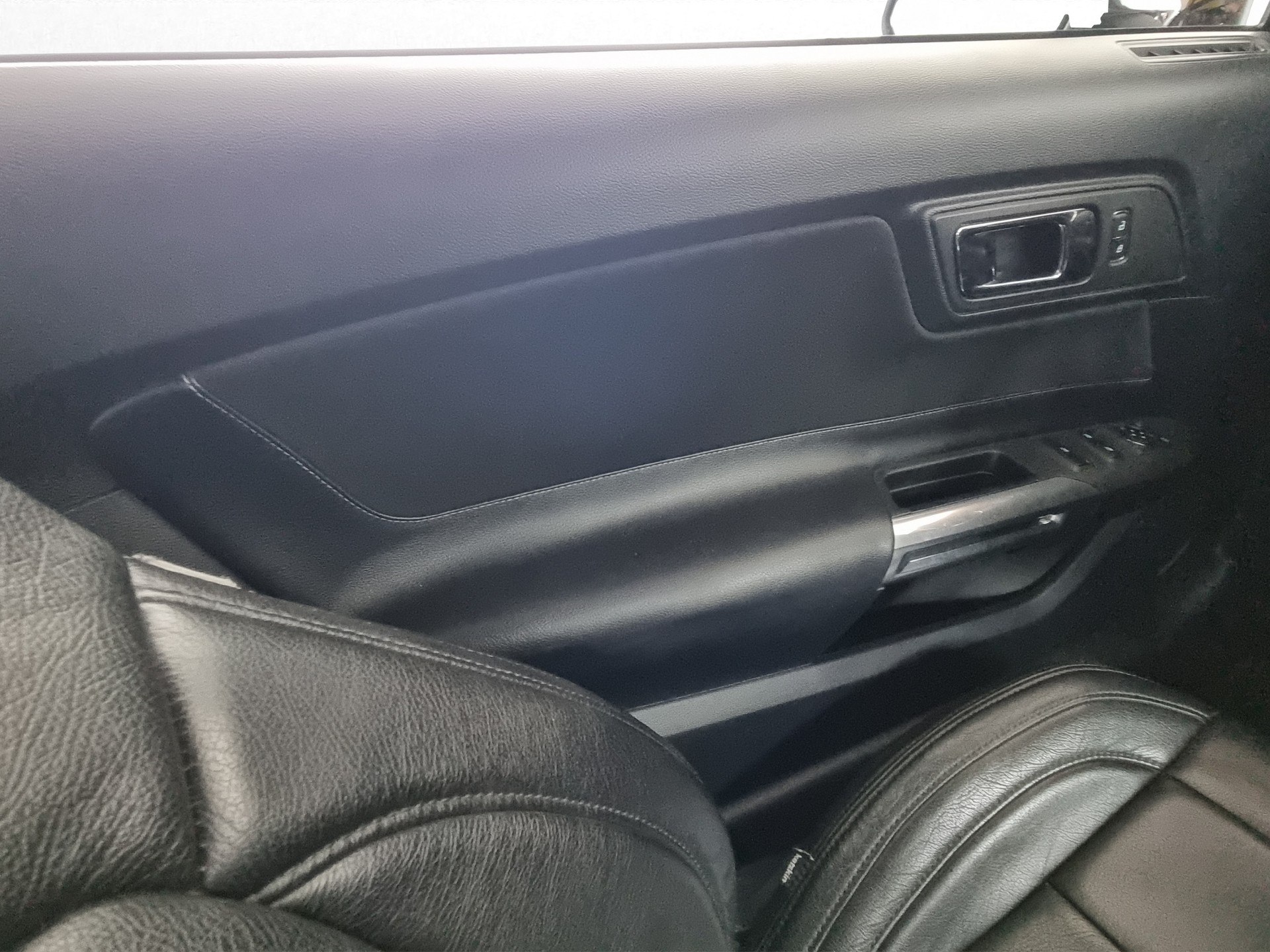 FORD Mustang Convertible 3.7-image-11