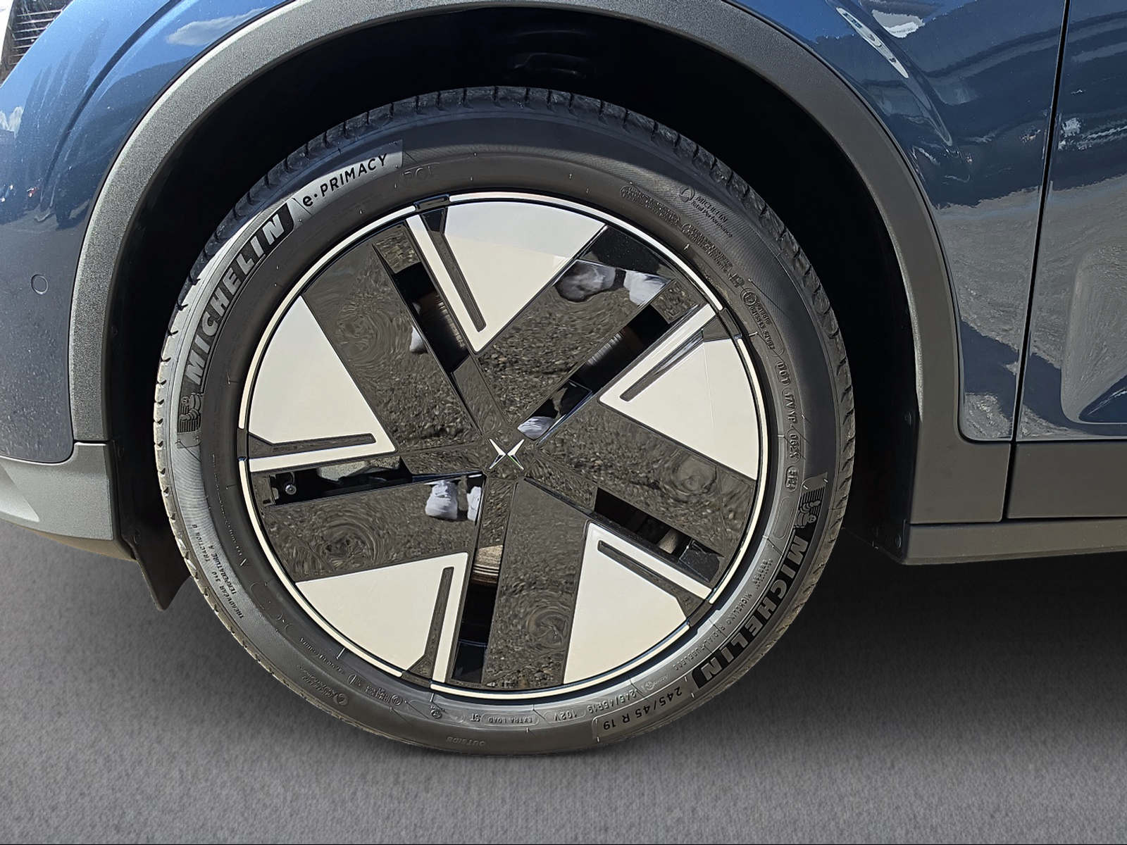 POLESTAR 2 Long Range Dual Motor-image-5