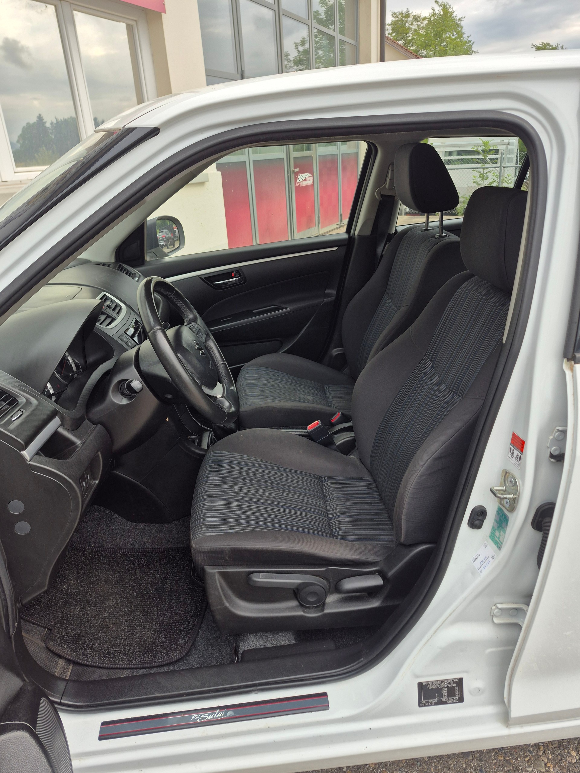 SUZUKI Swift 1.2i 16V Unico 4x4-image-11