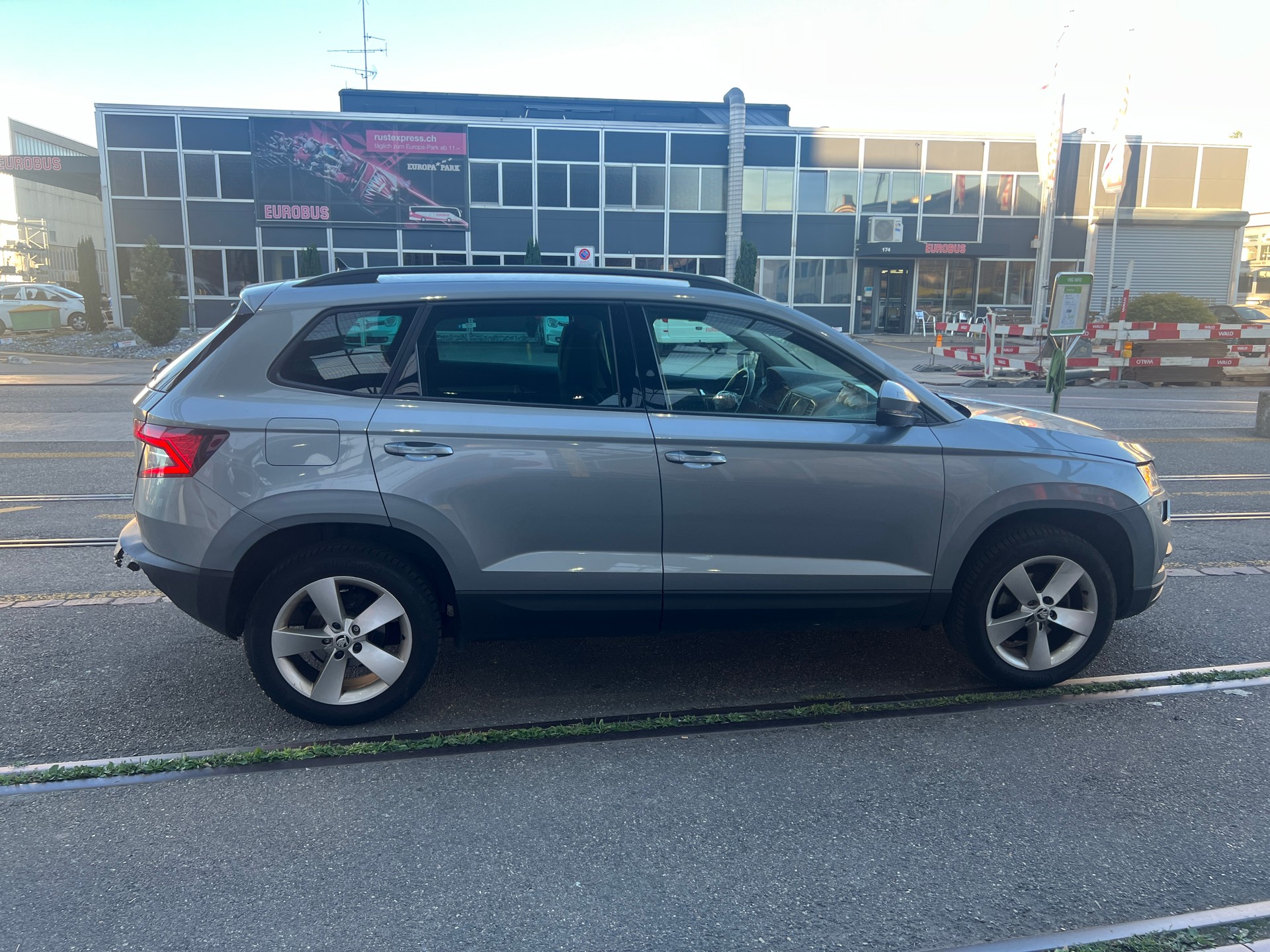 SKODA Karoq 1.5 TSI ACT Ambition DSG-image-3