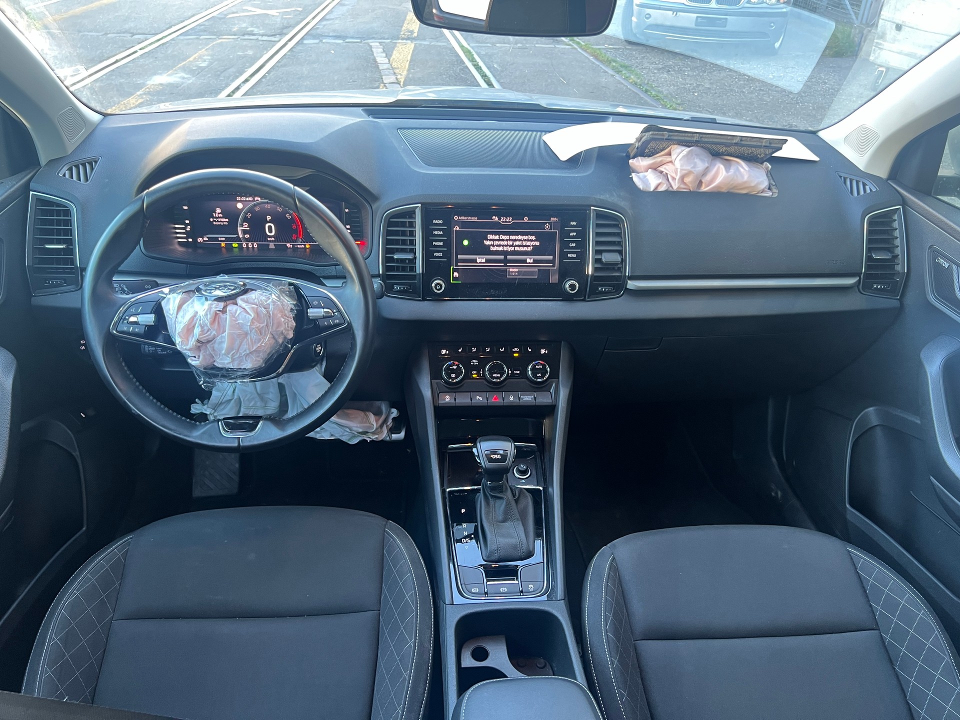 SKODA Karoq 1.5 TSI ACT Ambition DSG-image-13