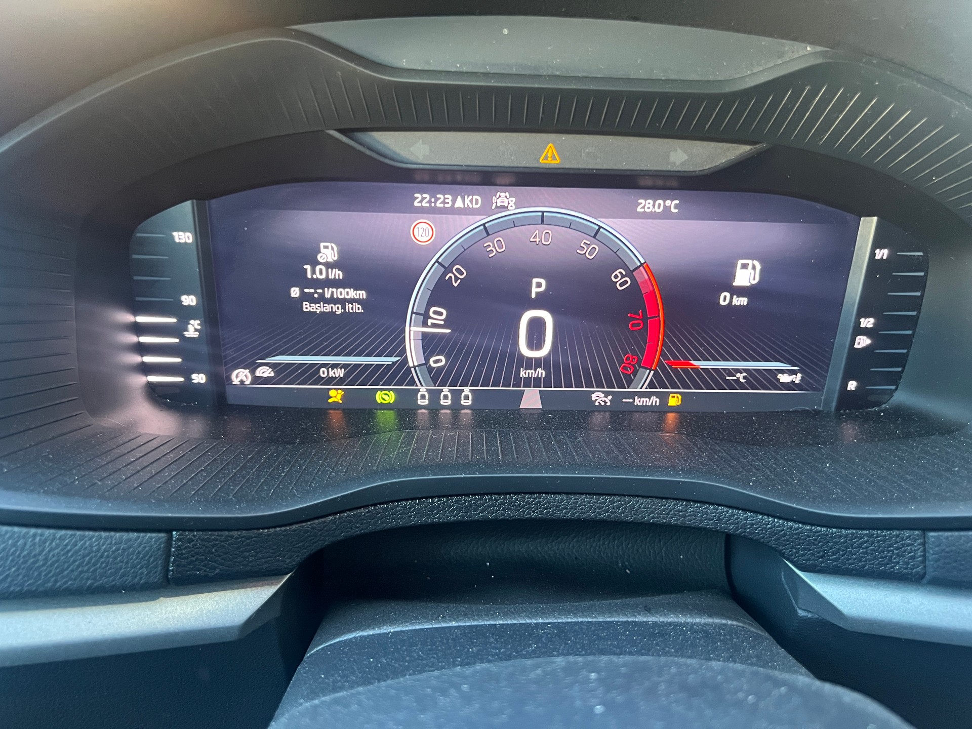 SKODA Karoq 1.5 TSI ACT Ambition DSG-image-14